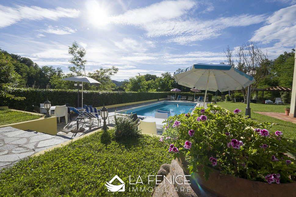 Agriturismo a Fivizzano con 6 locali di 974 m2 - Foto