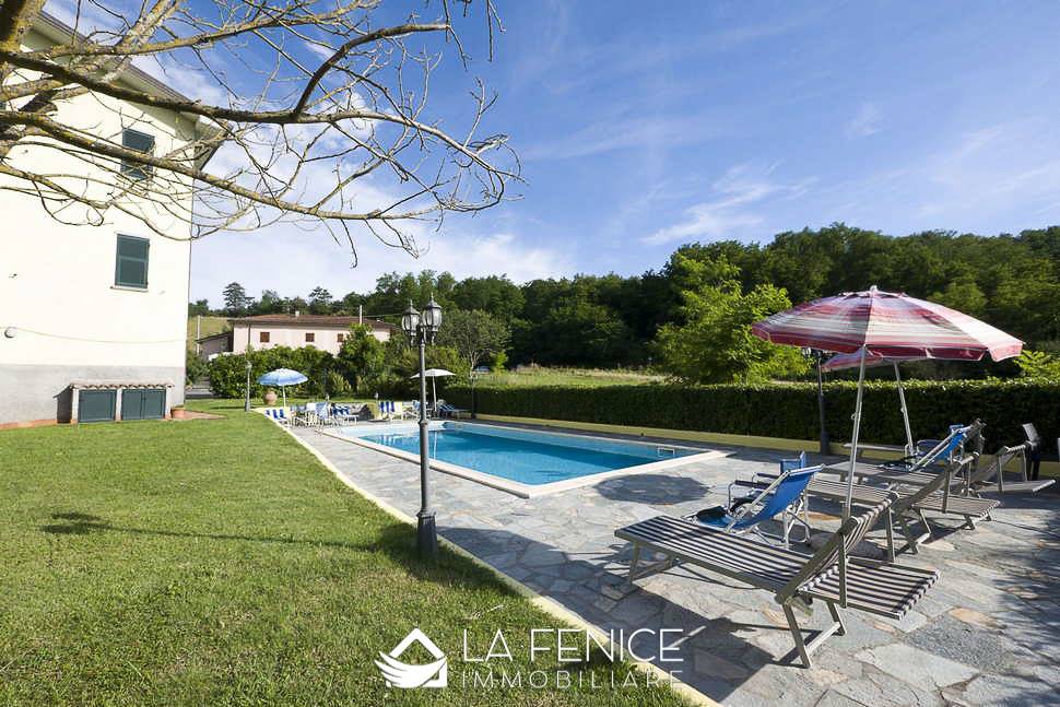 Agriturismo a Fivizzano con 6 locali di 974 m2 - Foto