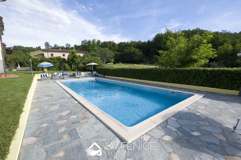 Agriturismo a Fivizzano con 6 locali di 974 m2 - Foto