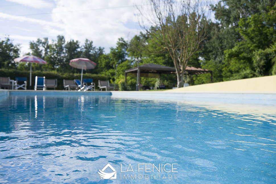 Agriturismo a Fivizzano con 6 locali di 974 m2 - Foto