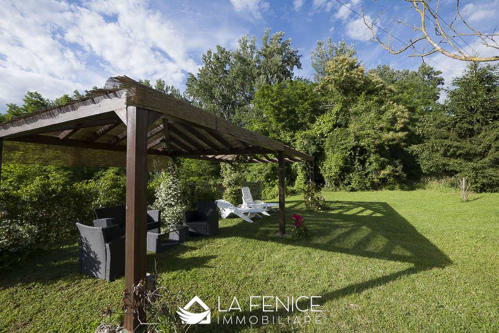 Agriturismo a Fivizzano con 6 locali di 974 m2 - Foto