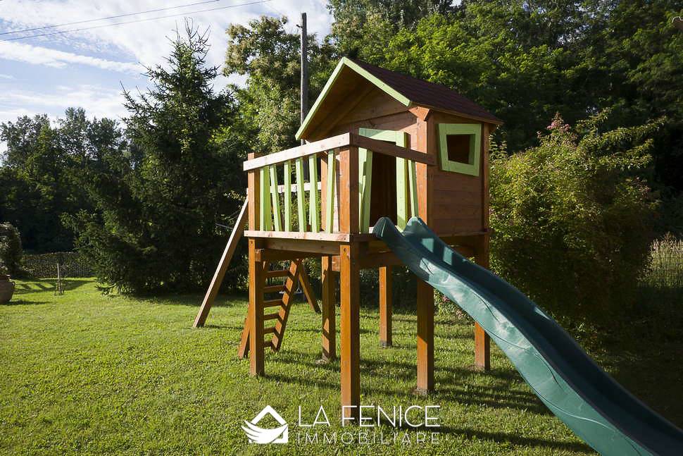 Agriturismo a Fivizzano con 6 locali di 974 m2 - Foto