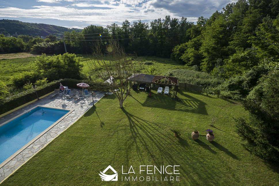 Agriturismo a Fivizzano con 6 locali di 974 m2 - Foto