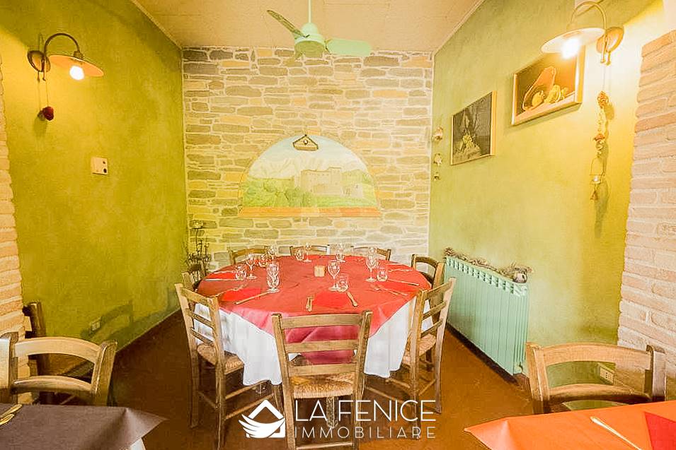 Agriturismo a Fivizzano con 6 locali di 974 m2 - Foto