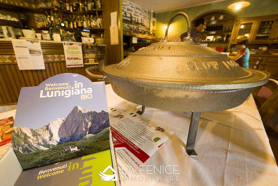 Agriturismo a Fivizzano con 6 locali di 974 m2 - Foto