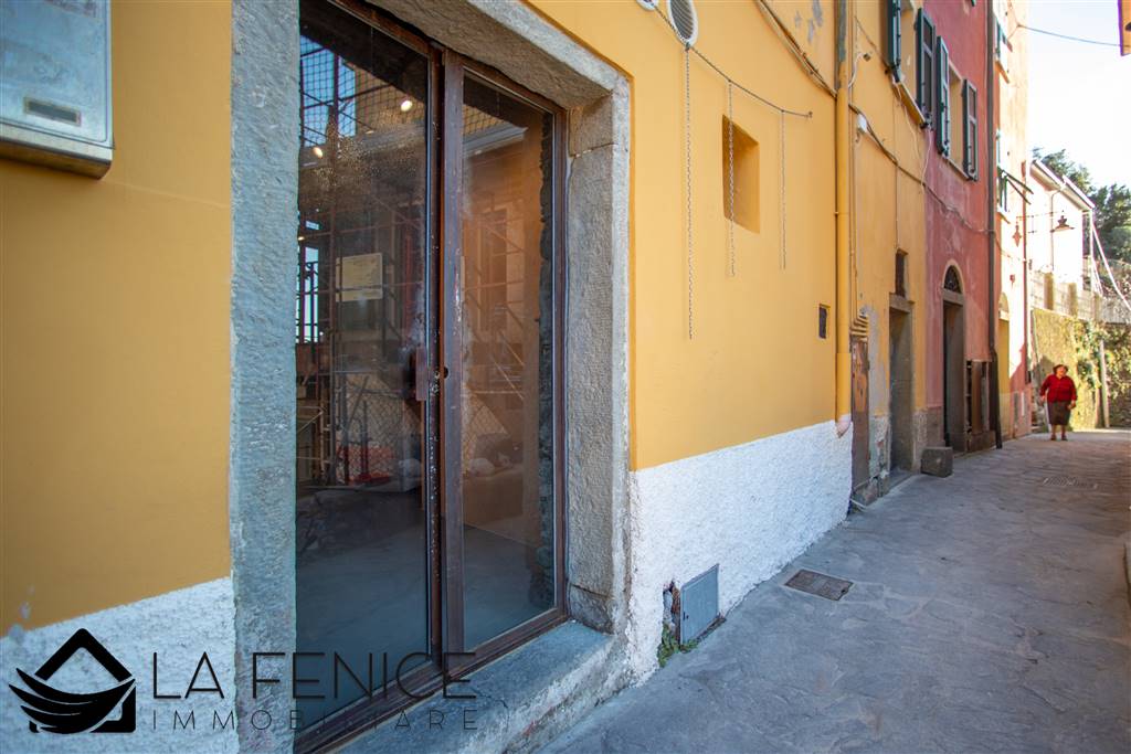 Locale commerciale a Riomaggiore con 1 locali di 30 m2 - ESTERNO DA CARUGIO