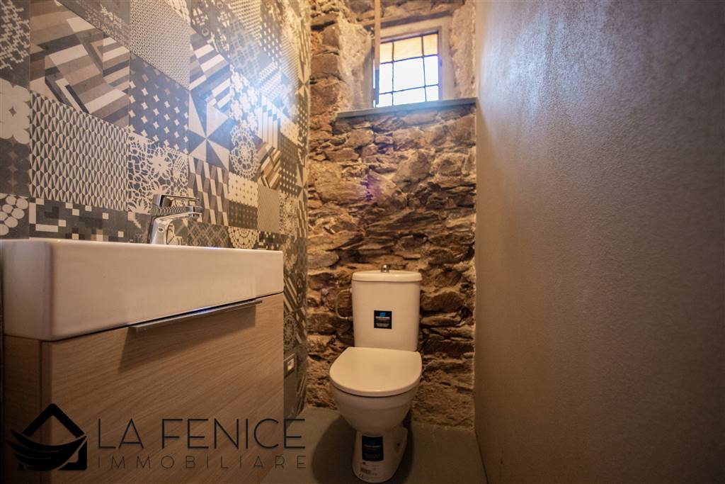 Locale commerciale a Riomaggiore con 1 locali di 30 m2 - BAGNO