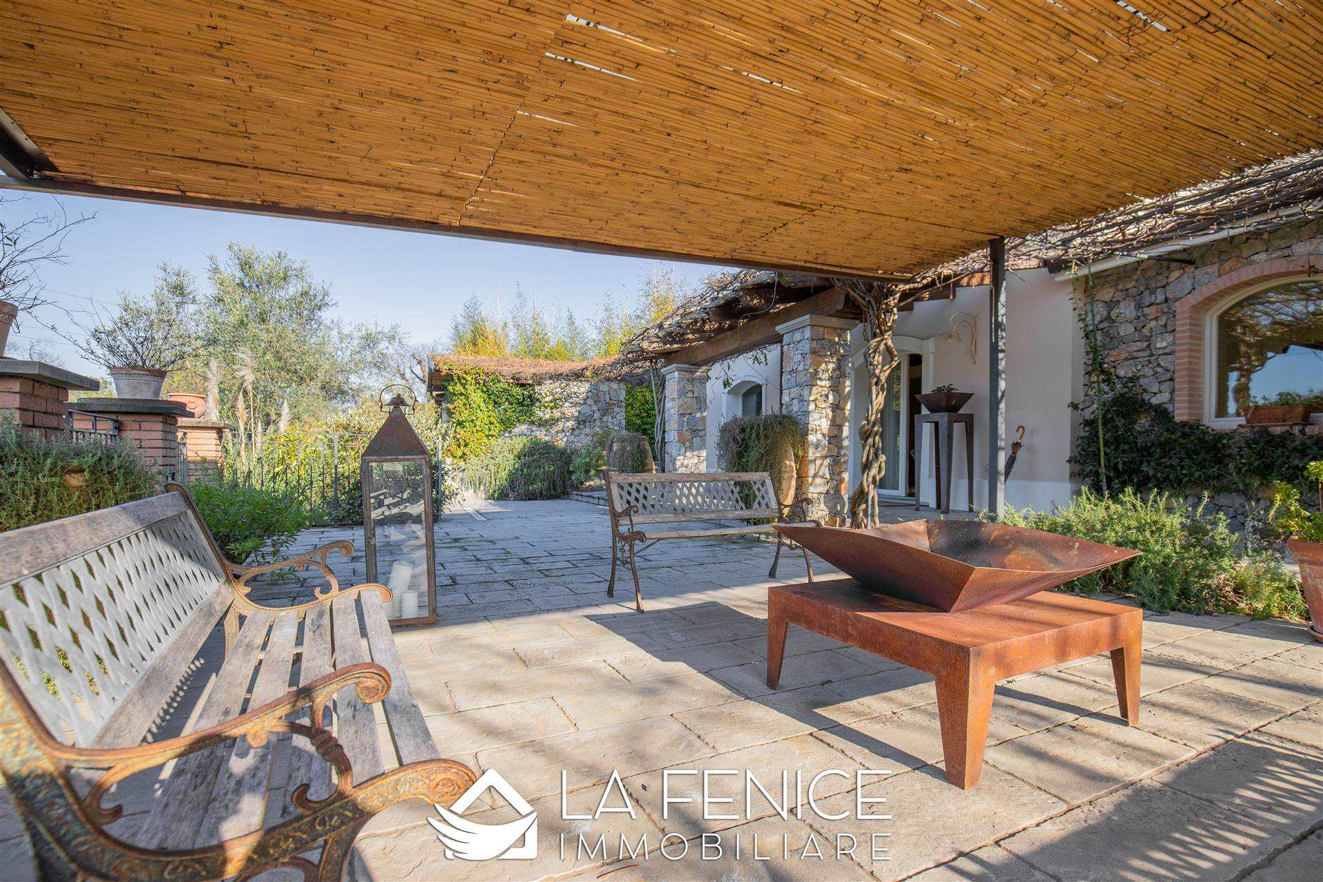 Villa a Vezzano ligure con 8 locali di 216 m2 - Foto