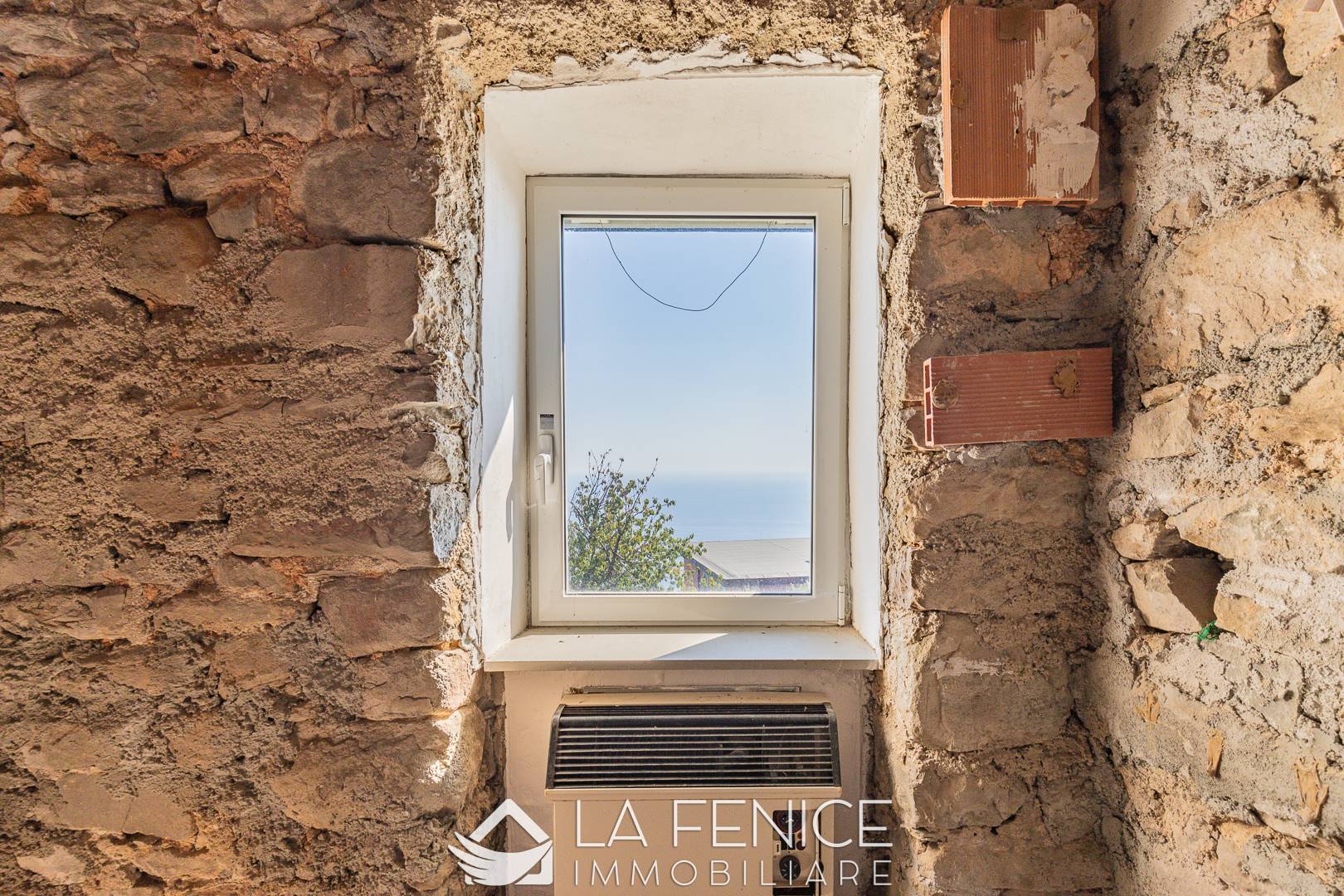 Laboratorio a Riomaggiore con 1 locali di 23 m2 - Foto