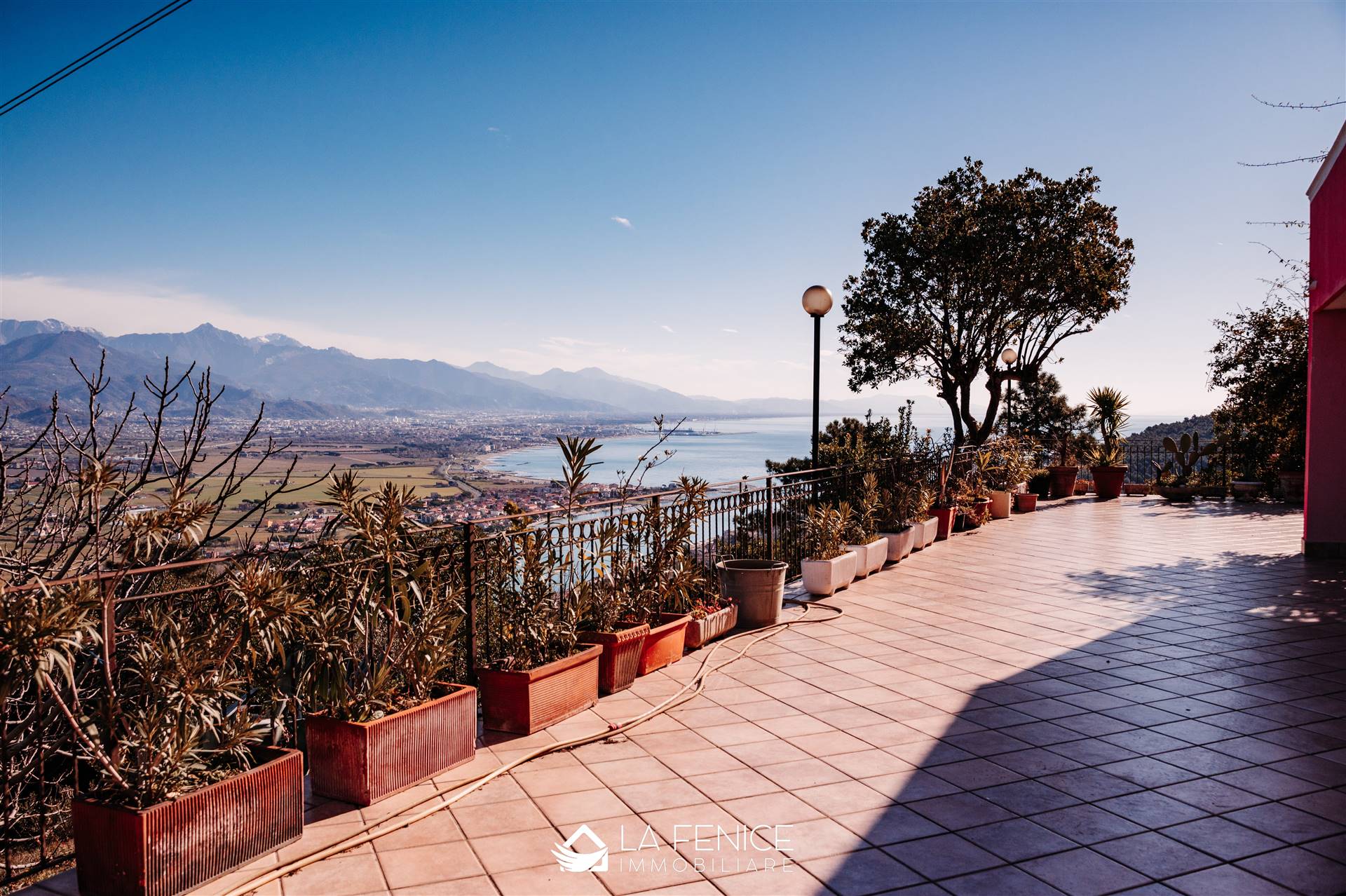 Villa a Ameglia con 16 locali di 312 m2 - Foto