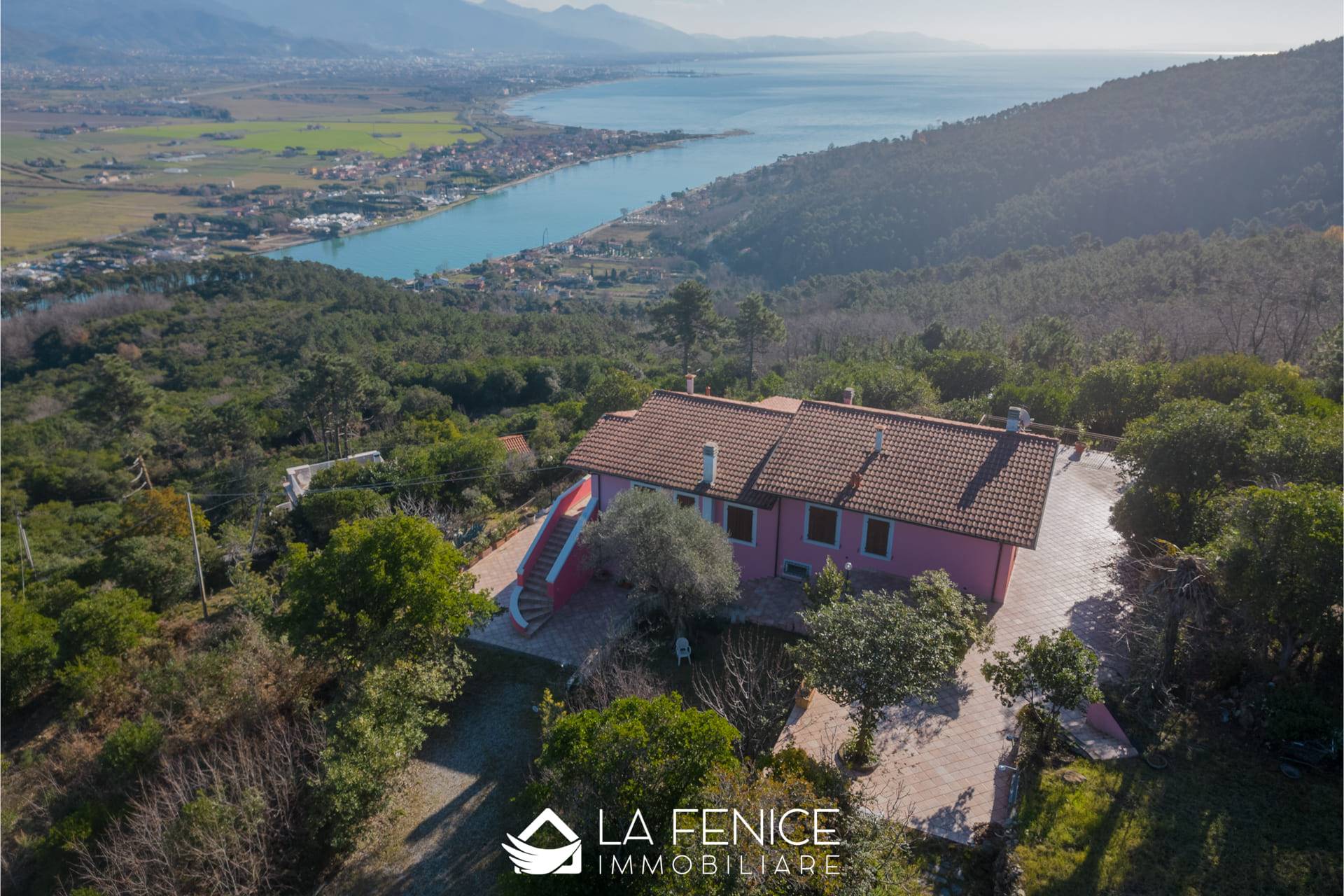 Villa a Ameglia con 16 locali di 312 m2 - Foto