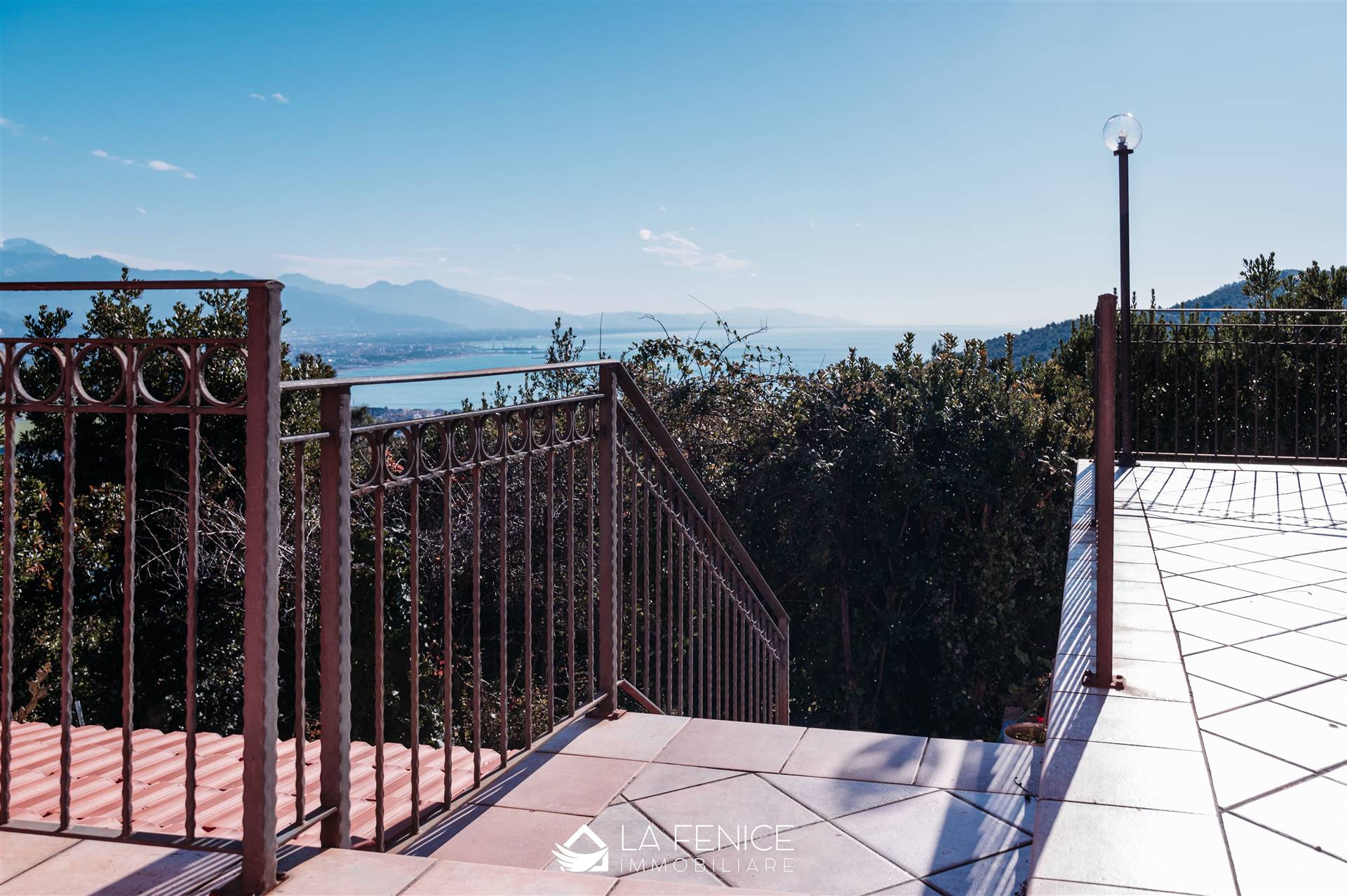 Villa a Ameglia con 16 locali di 312 m2 - Foto