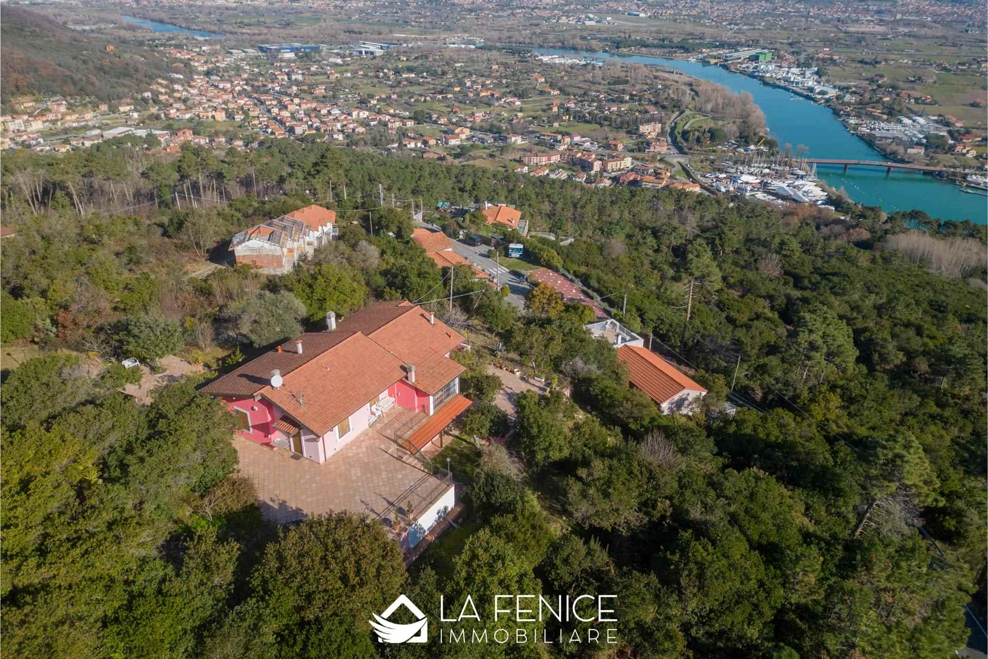 Villa a Ameglia con 16 locali di 312 m2 - Foto