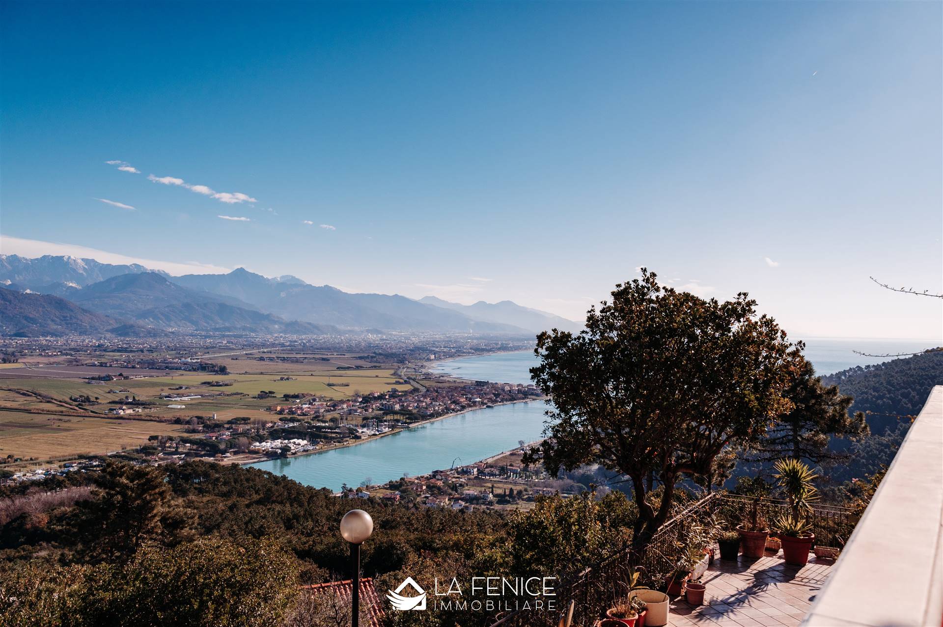 Villa a Ameglia con 16 locali di 312 m2 - Foto