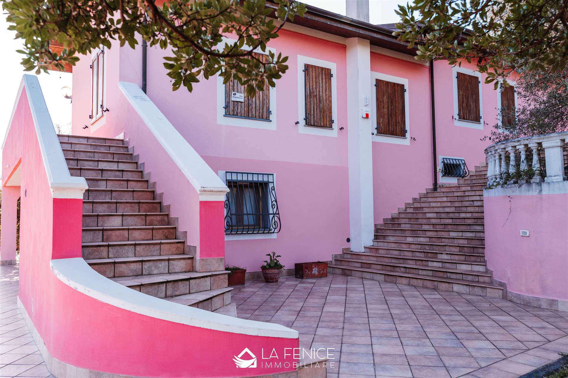 Villa a Ameglia con 16 locali di 312 m2 - Foto