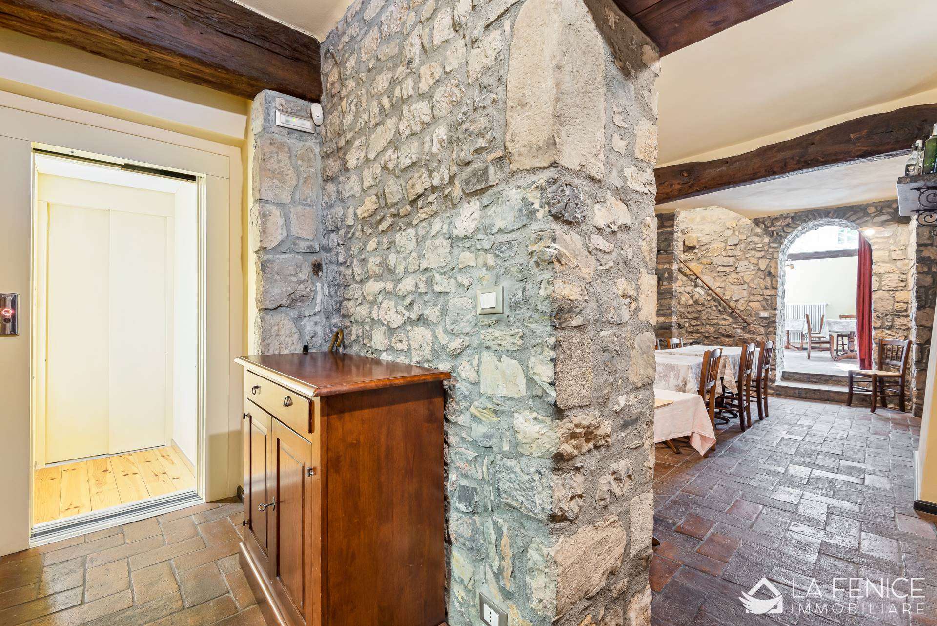 Villa a Beverino con 17 locali di 485 m2 - ASCENSORE