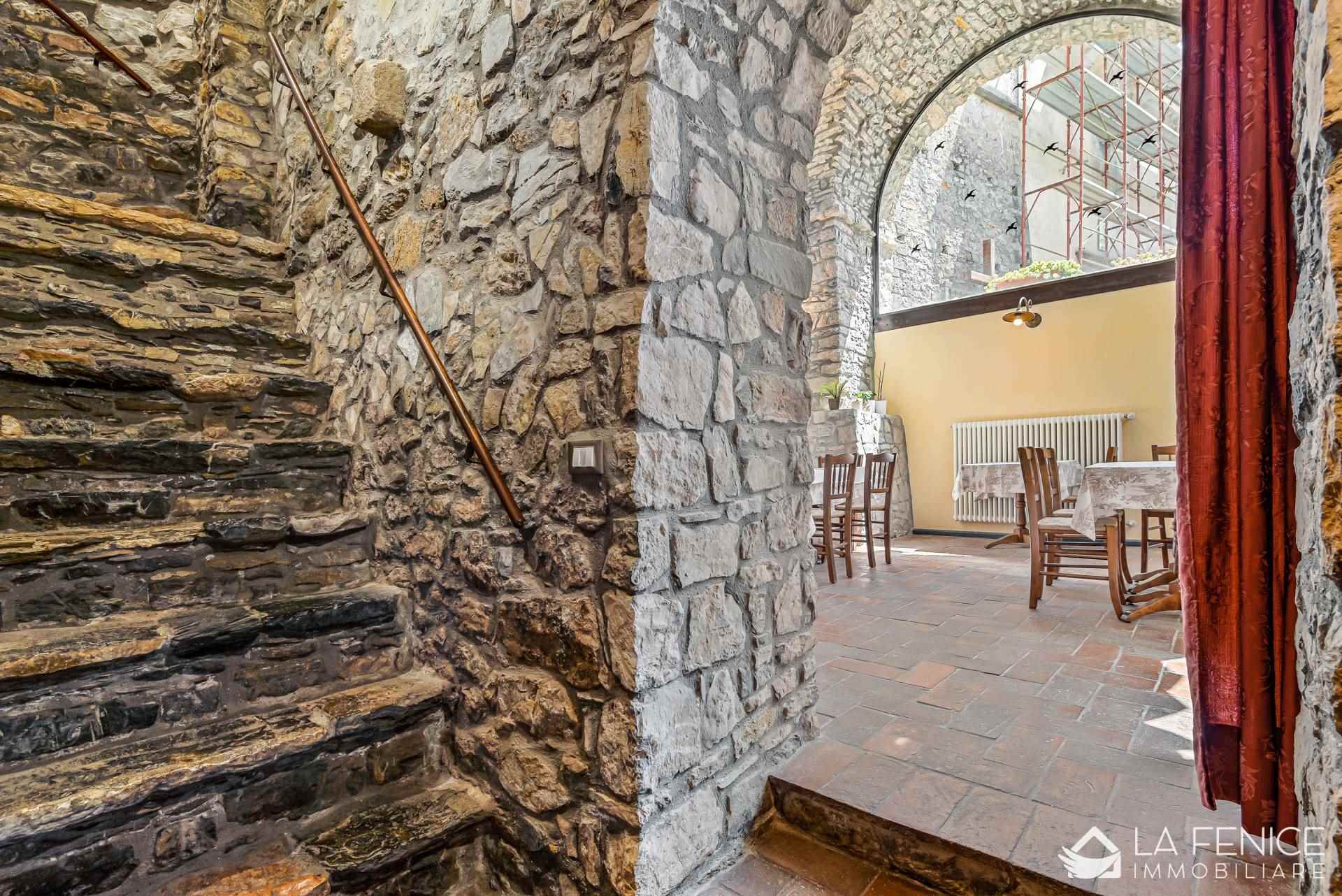 Villa a Beverino con 17 locali di 485 m2 - SALA RISTORANTE