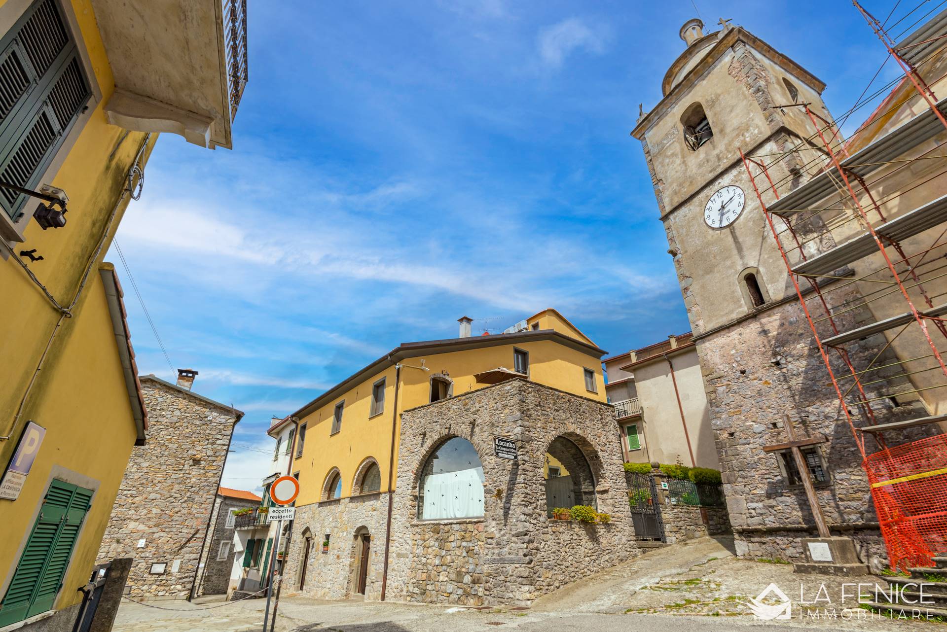 Villa a Beverino con 17 locali di 485 m2 - FACCIATA