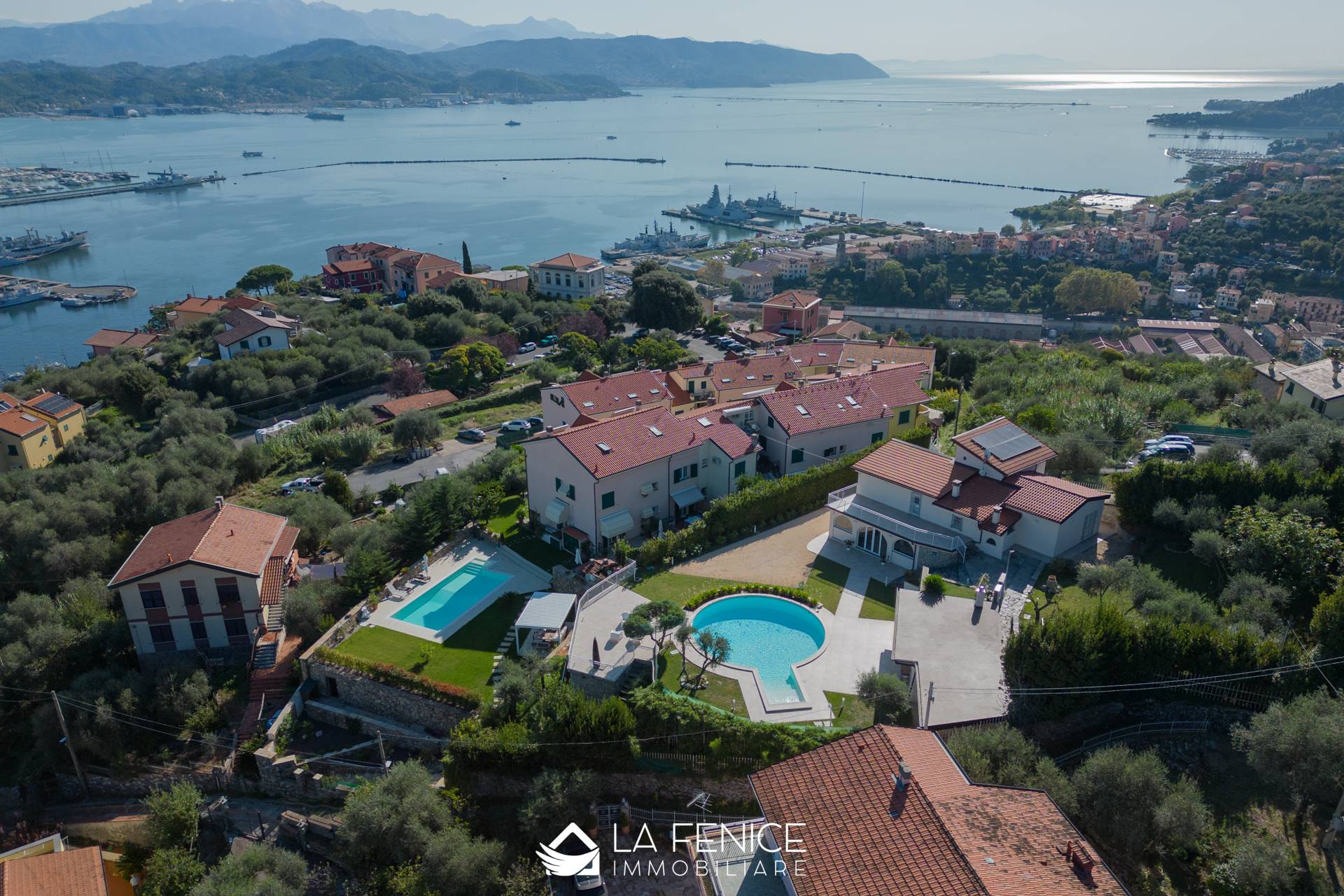 Villa a La spezia con 7 locali di 149 m2 - Foto