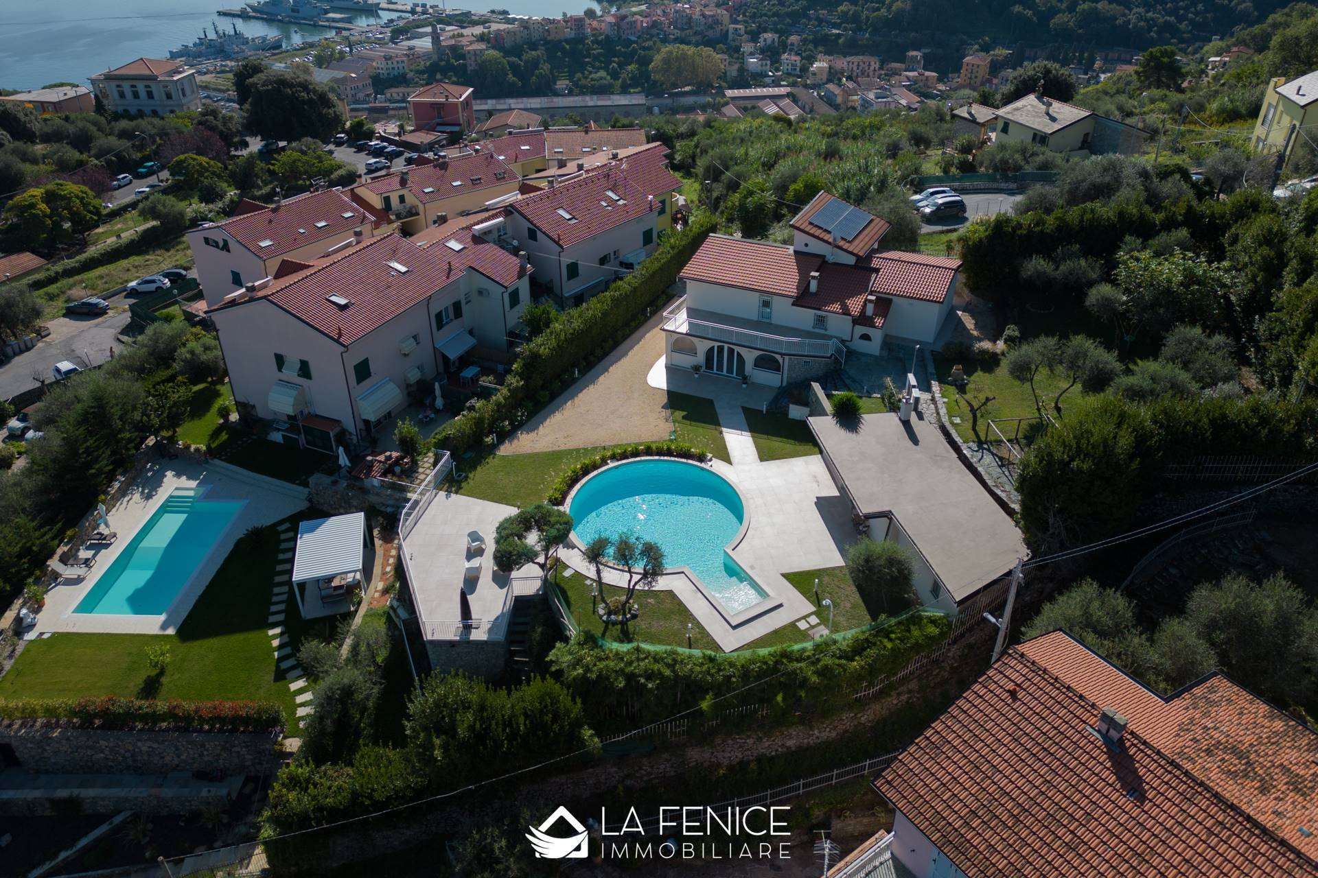 Villa a La spezia con 7 locali di 149 m2 - Foto