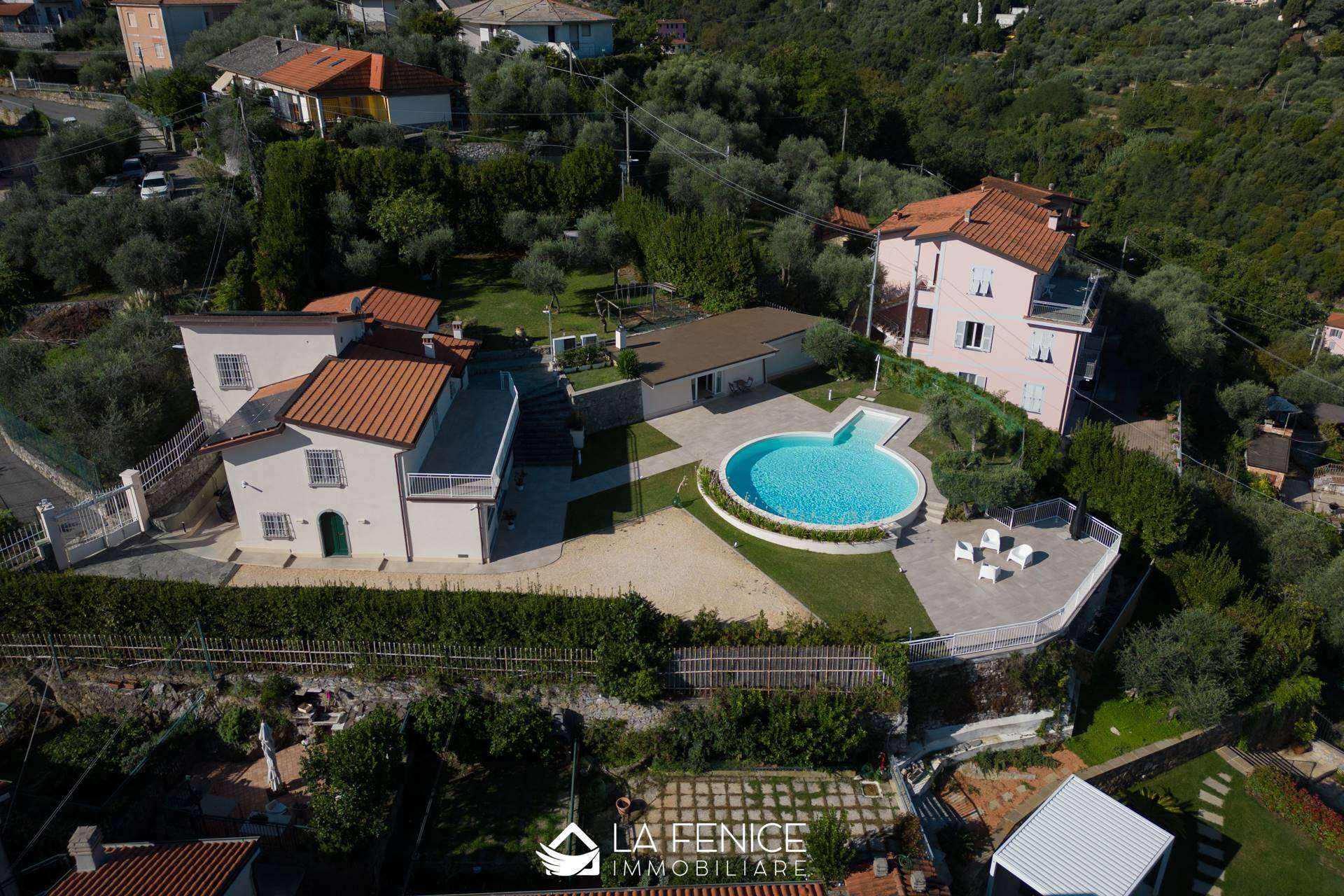 Villa a La spezia con 7 locali di 149 m2 - Foto