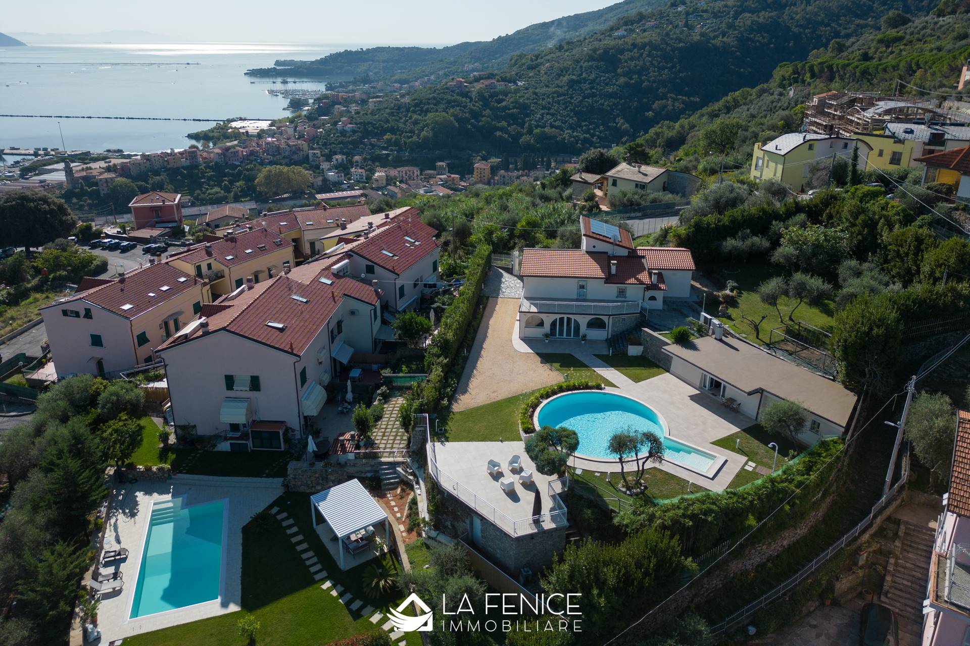 Villa a La spezia con 7 locali di 149 m2 - Foto