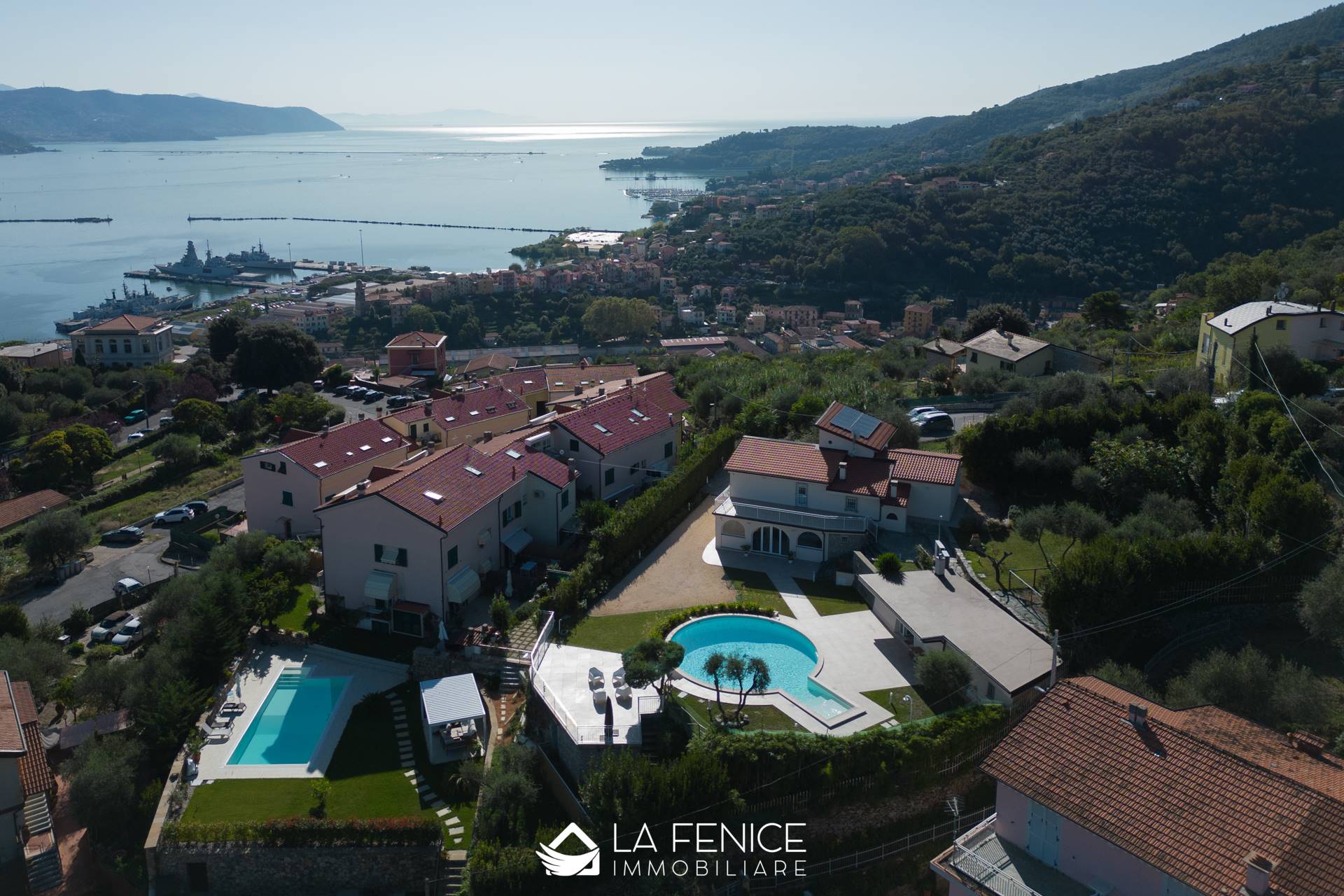 Villa a La spezia con 7 locali di 149 m2 - Foto