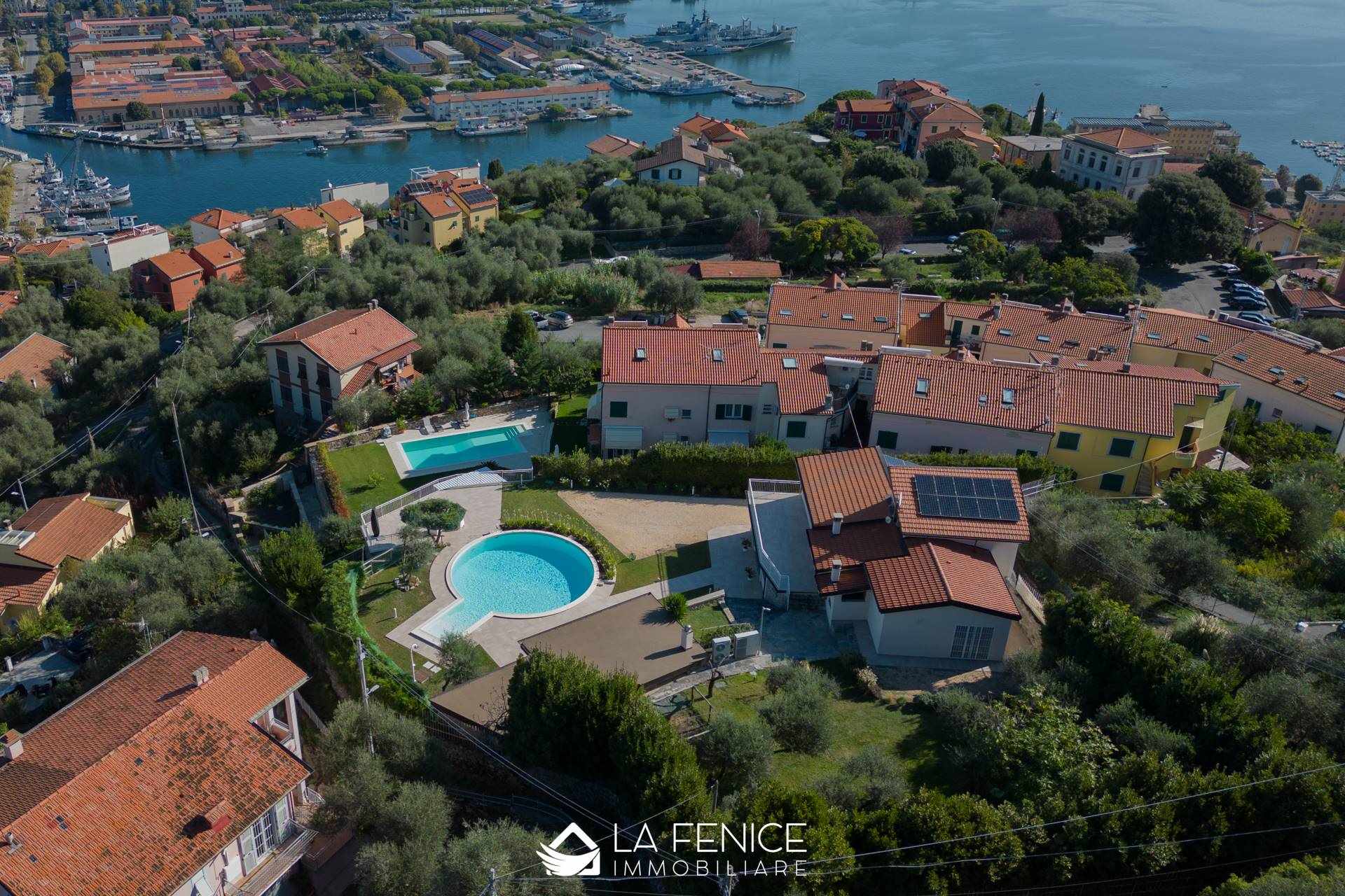 Villa a La spezia con 7 locali di 149 m2 - Foto