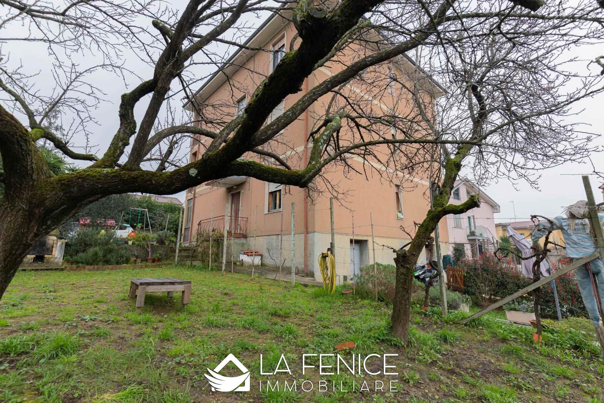 Appartamento a Santo stefano di magra con 6 locali di 119 m2 - Foto