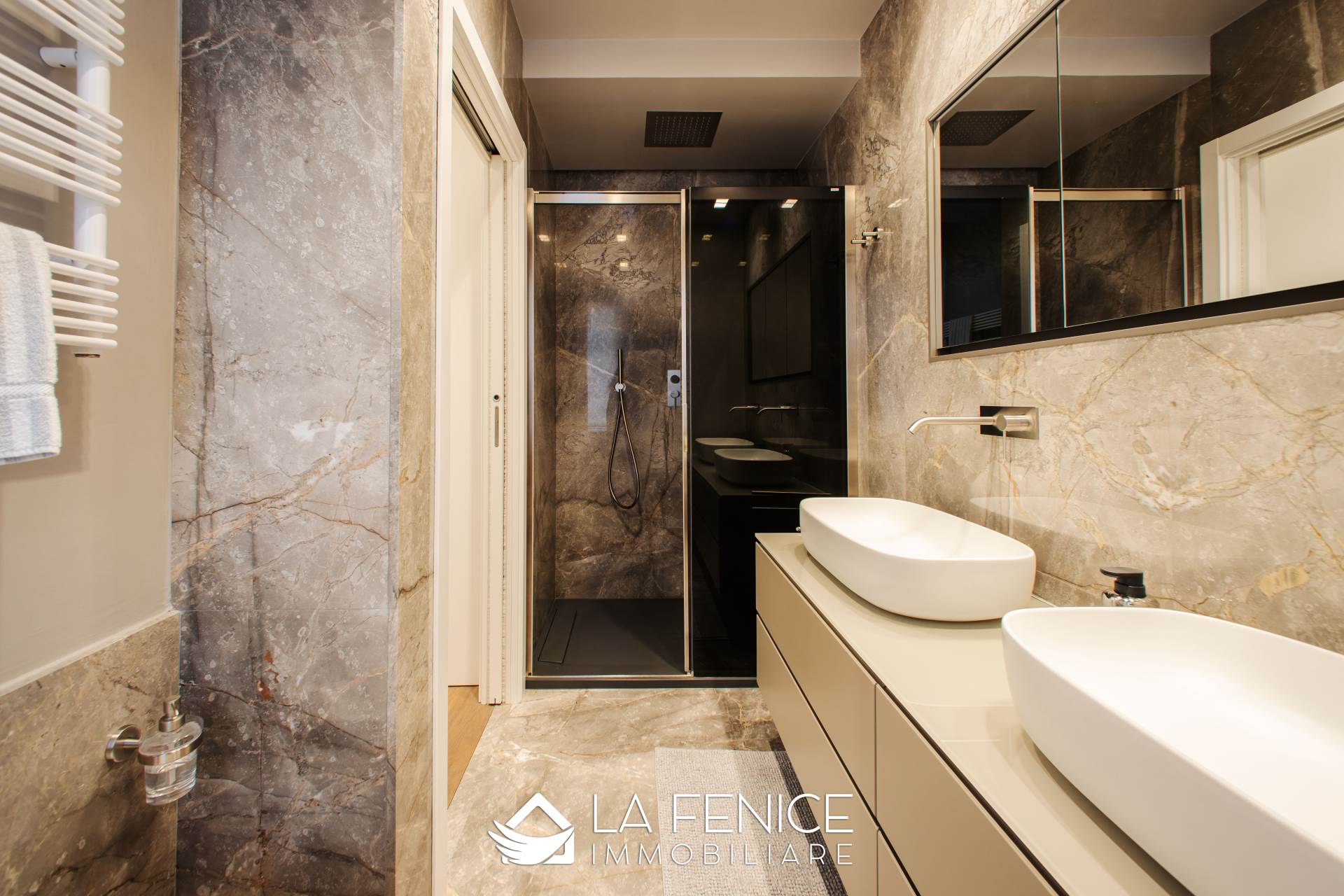 Appartamento a Carrara con 5 locali di 163 m2 - Foto