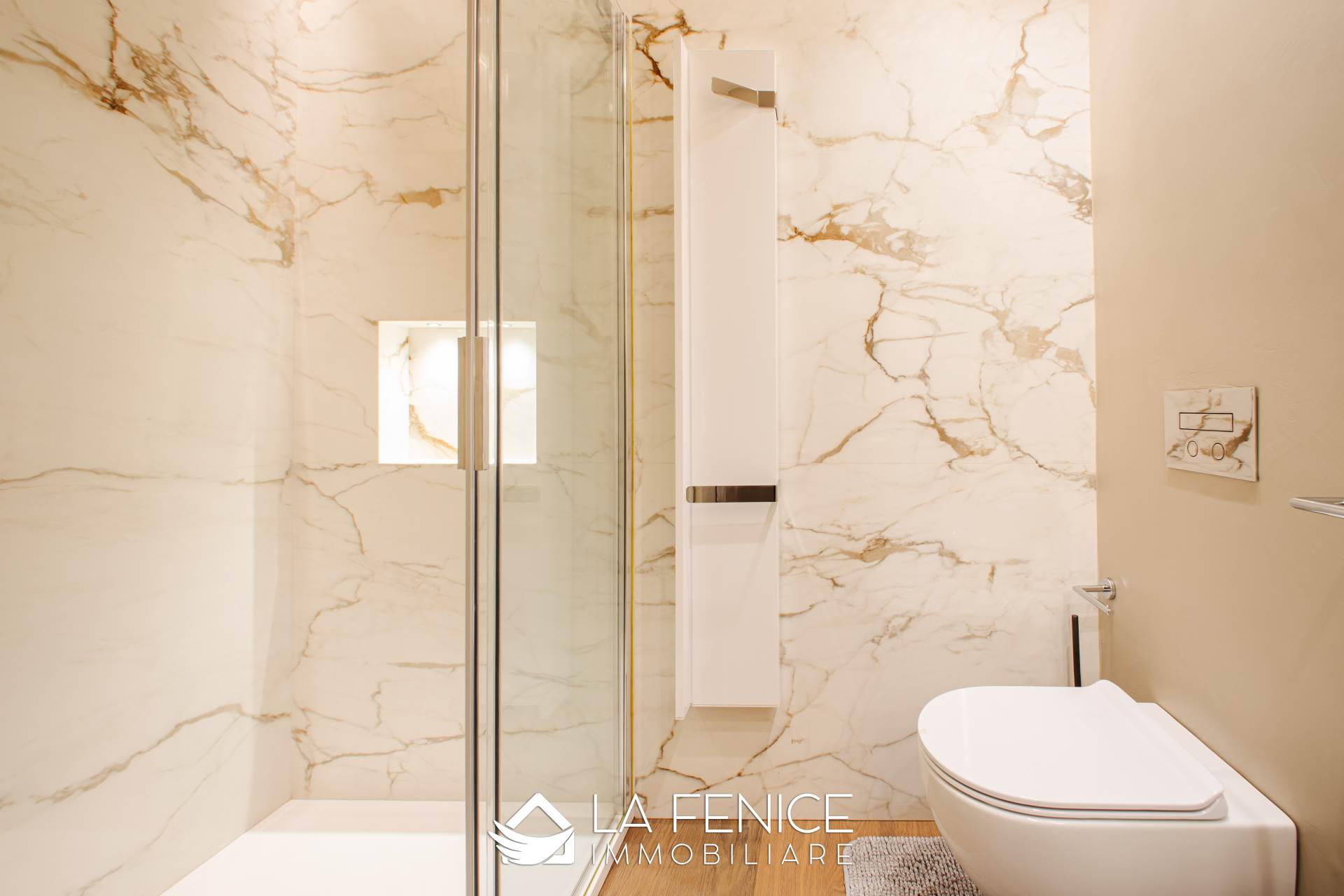 Appartamento a Carrara con 5 locali di 163 m2 - Foto