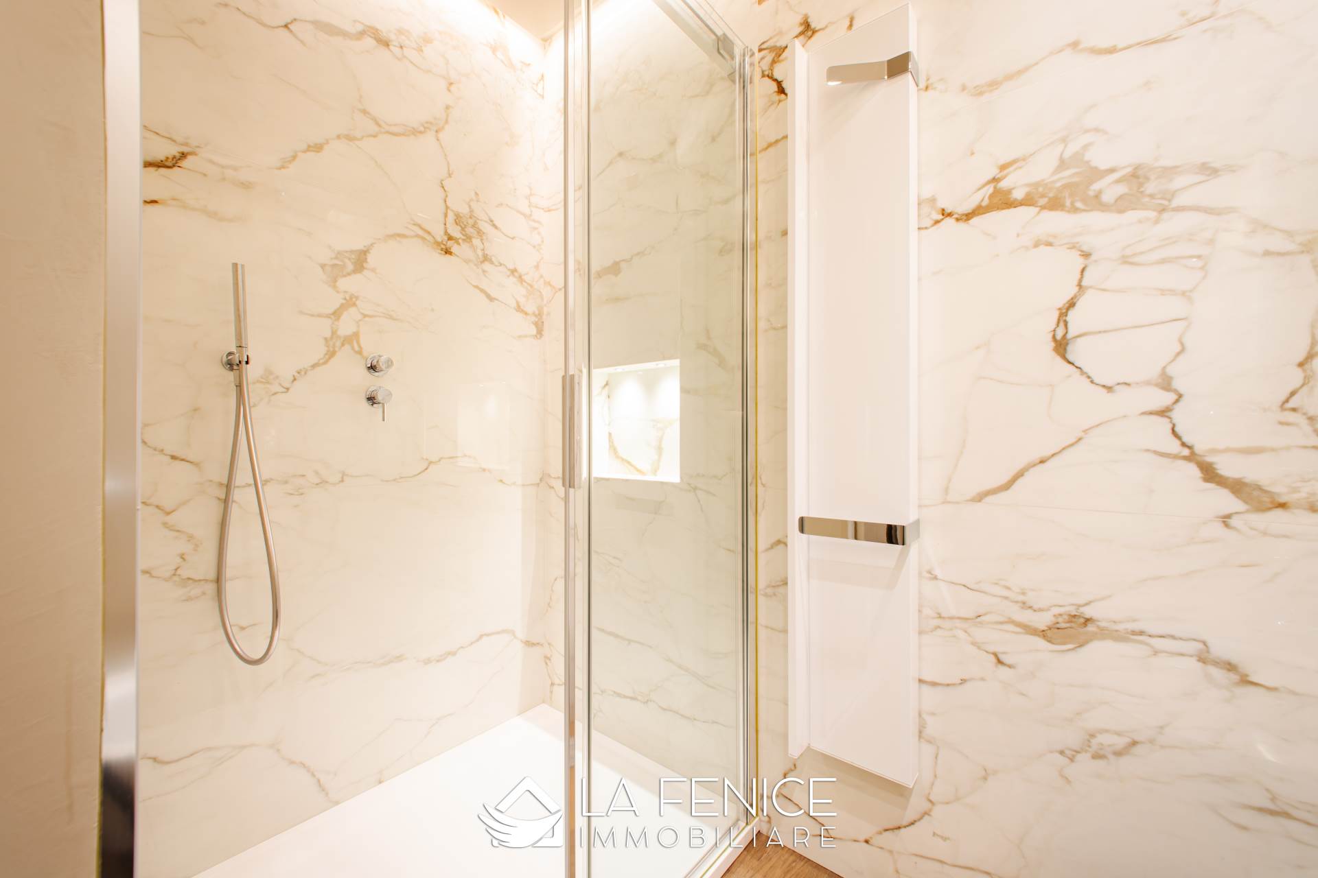 Appartamento a Carrara con 5 locali di 163 m2 - Foto