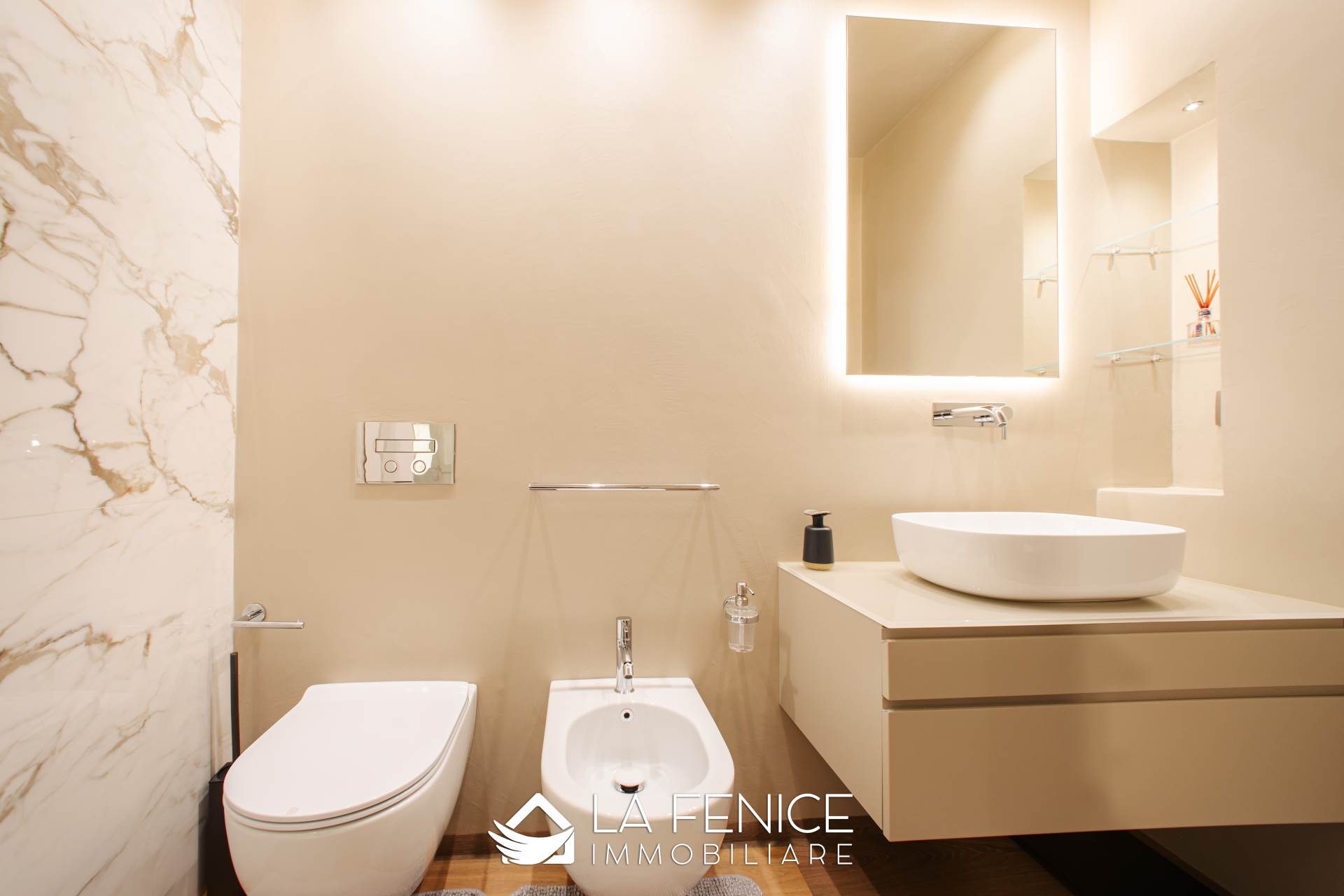 Appartamento a Carrara con 5 locali di 163 m2 - Foto