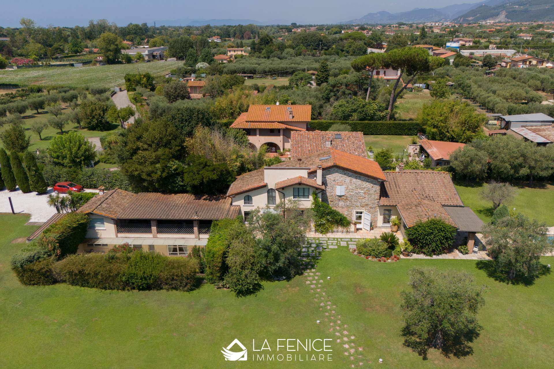 Villa a Forte dei marmi con 10 locali di 300 m2 - Foto