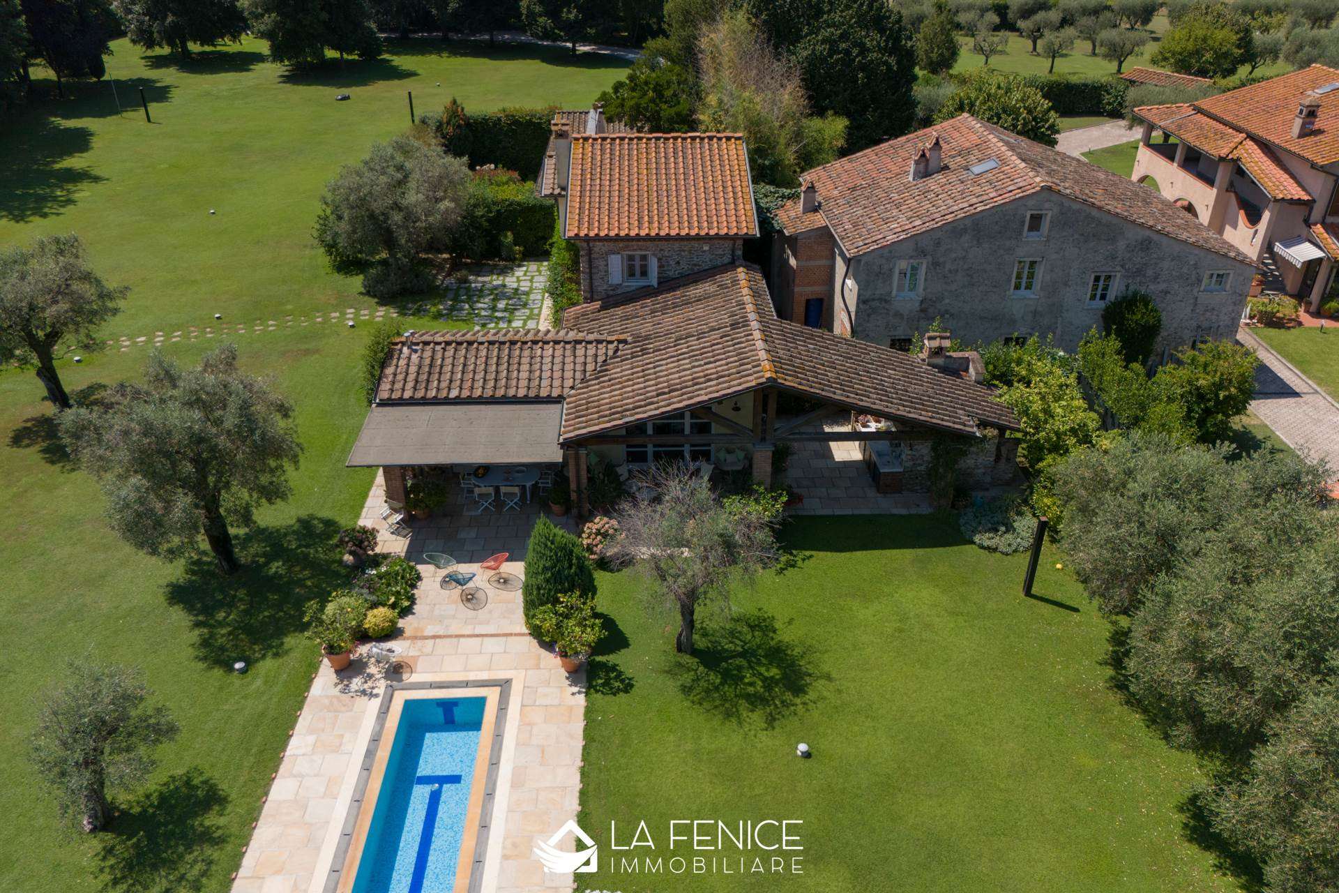 Villa a Forte dei marmi con 10 locali di 300 m2 - Foto