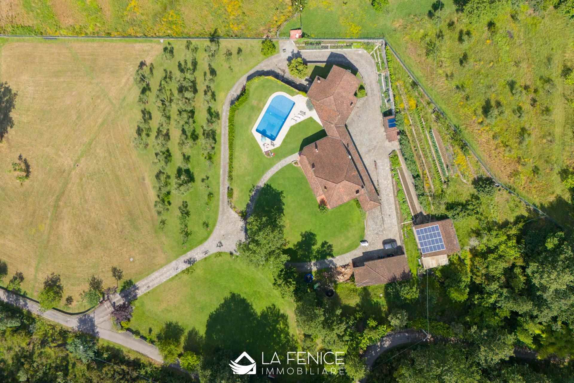 Villa a Beverino con 9 locali di 376 m2 - Foto