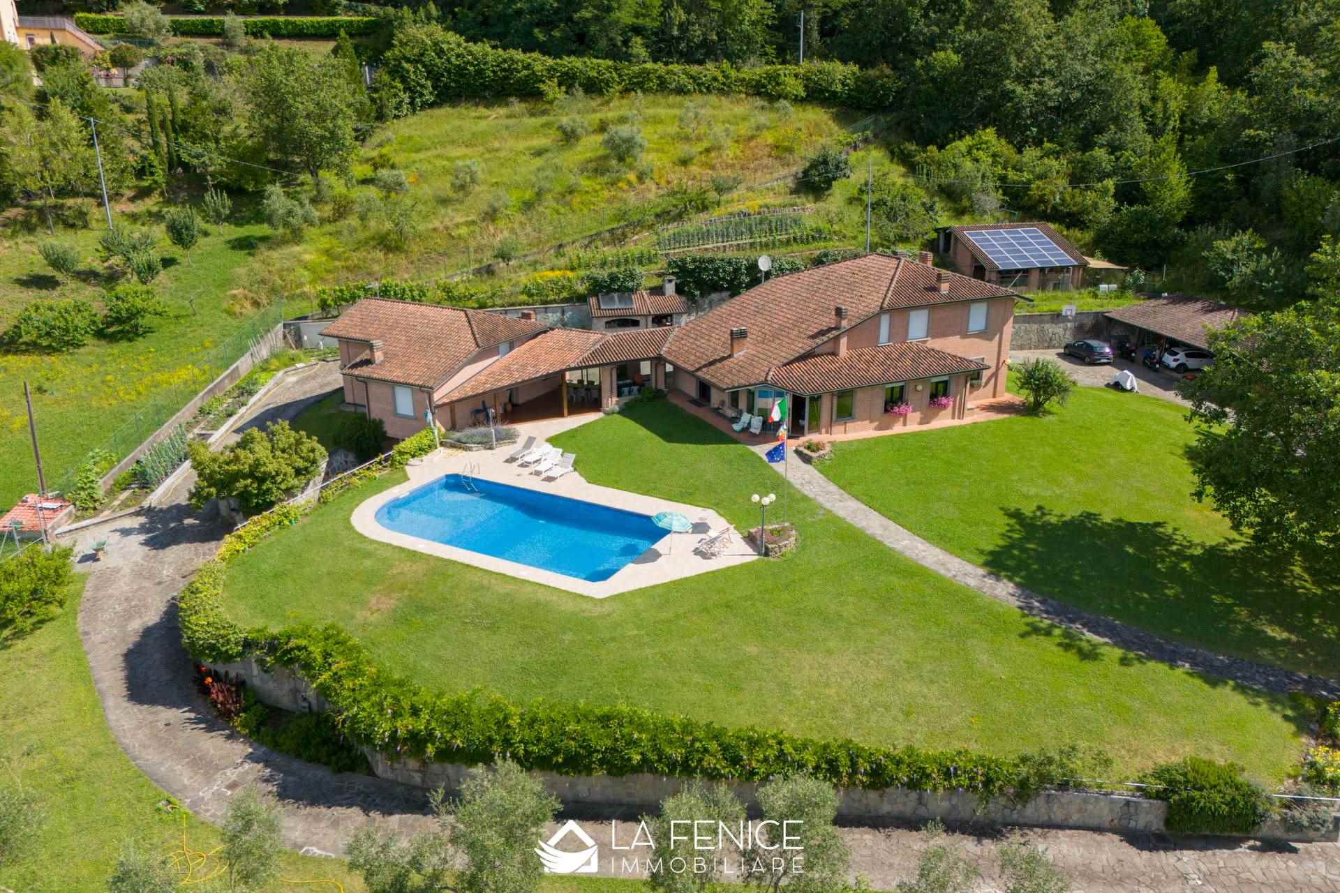 Villa a Beverino con 9 locali di 376 m2 - Foto