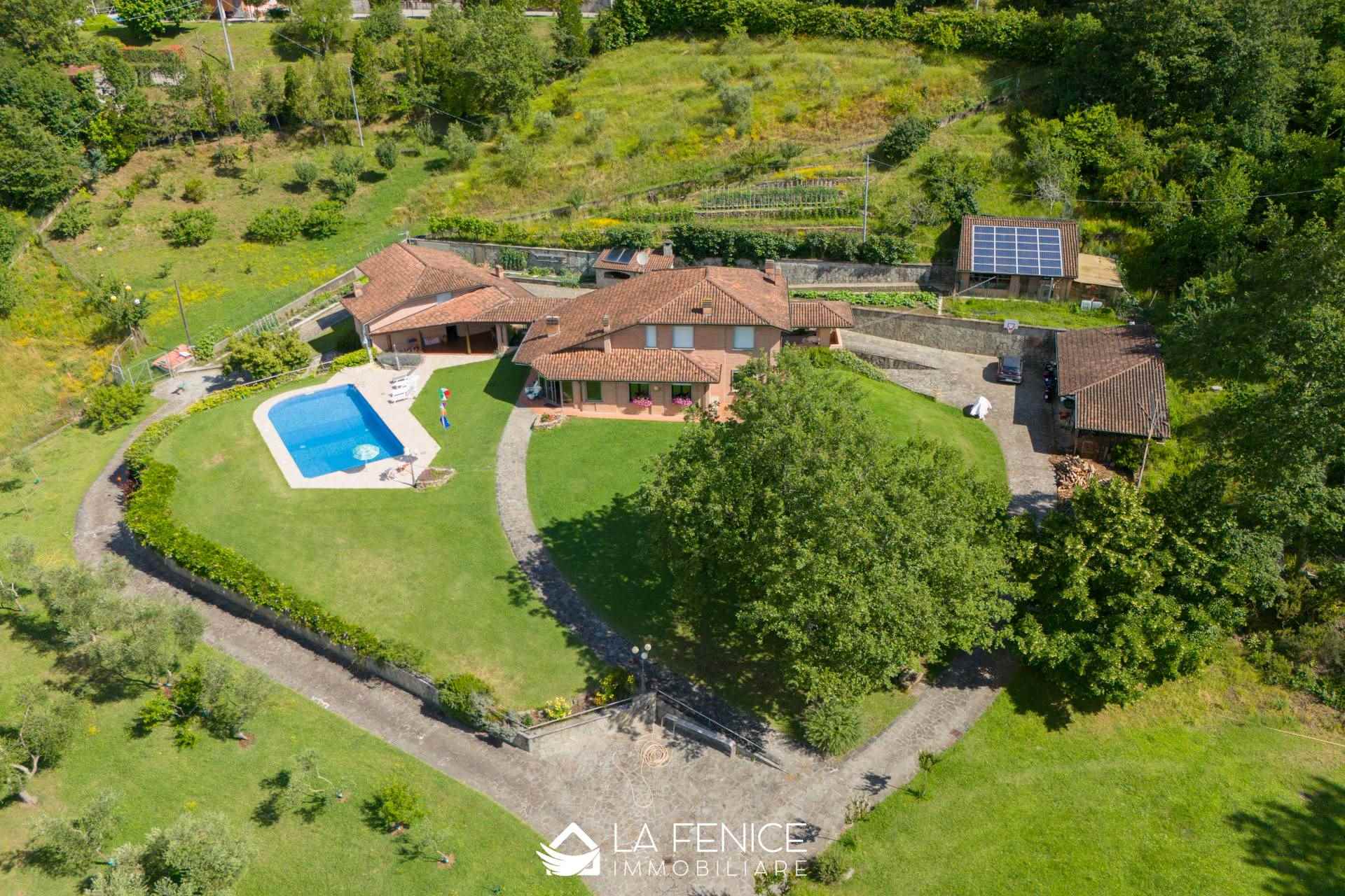 Villa a Beverino con 9 locali di 376 m2 - Foto