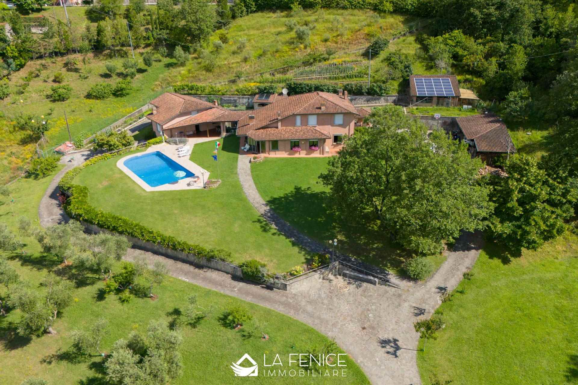 Villa a Beverino con 9 locali di 376 m2 - Foto