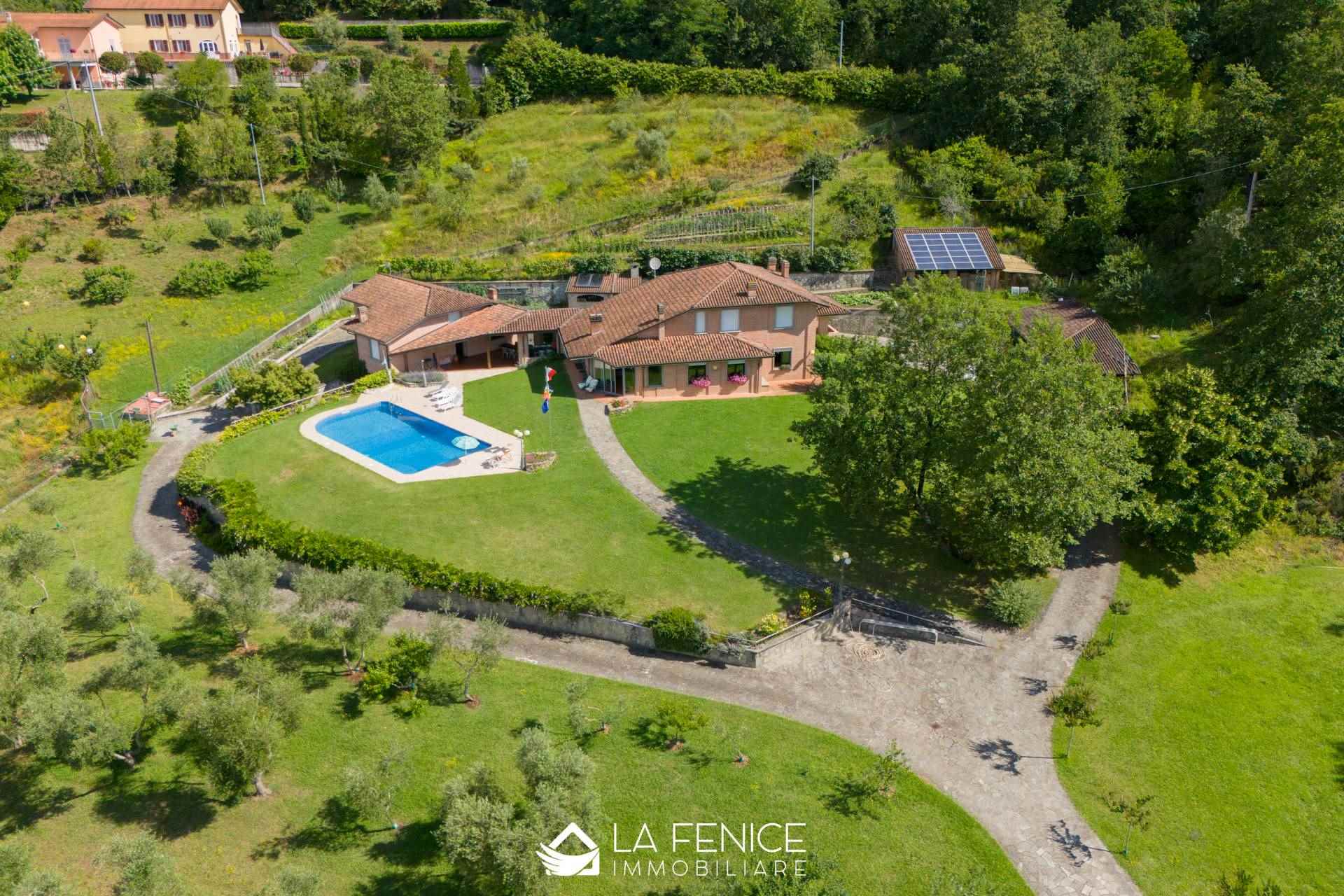 Villa a Beverino con 9 locali di 376 m2 - Foto