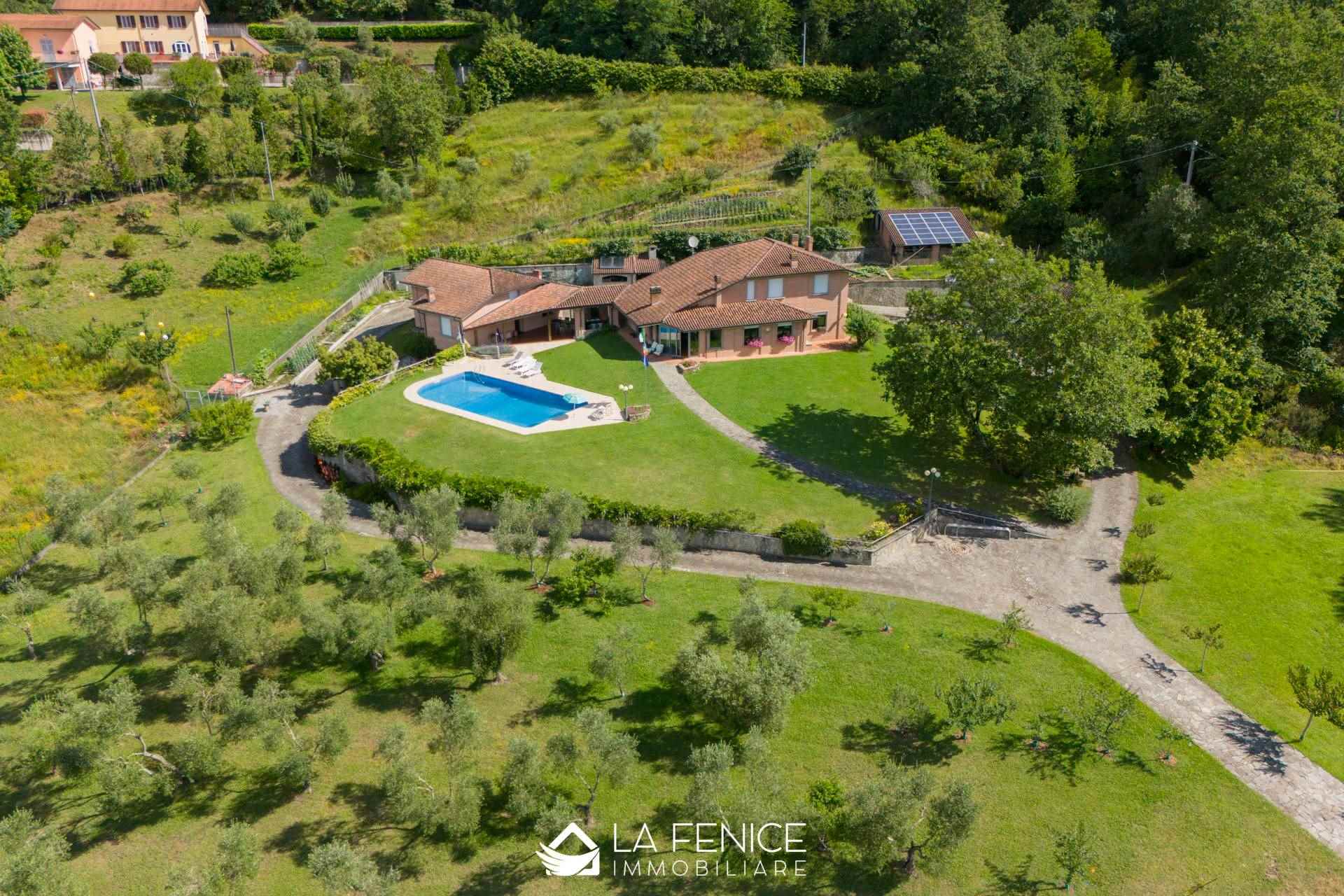 Villa a Beverino con 9 locali di 376 m2 - Foto