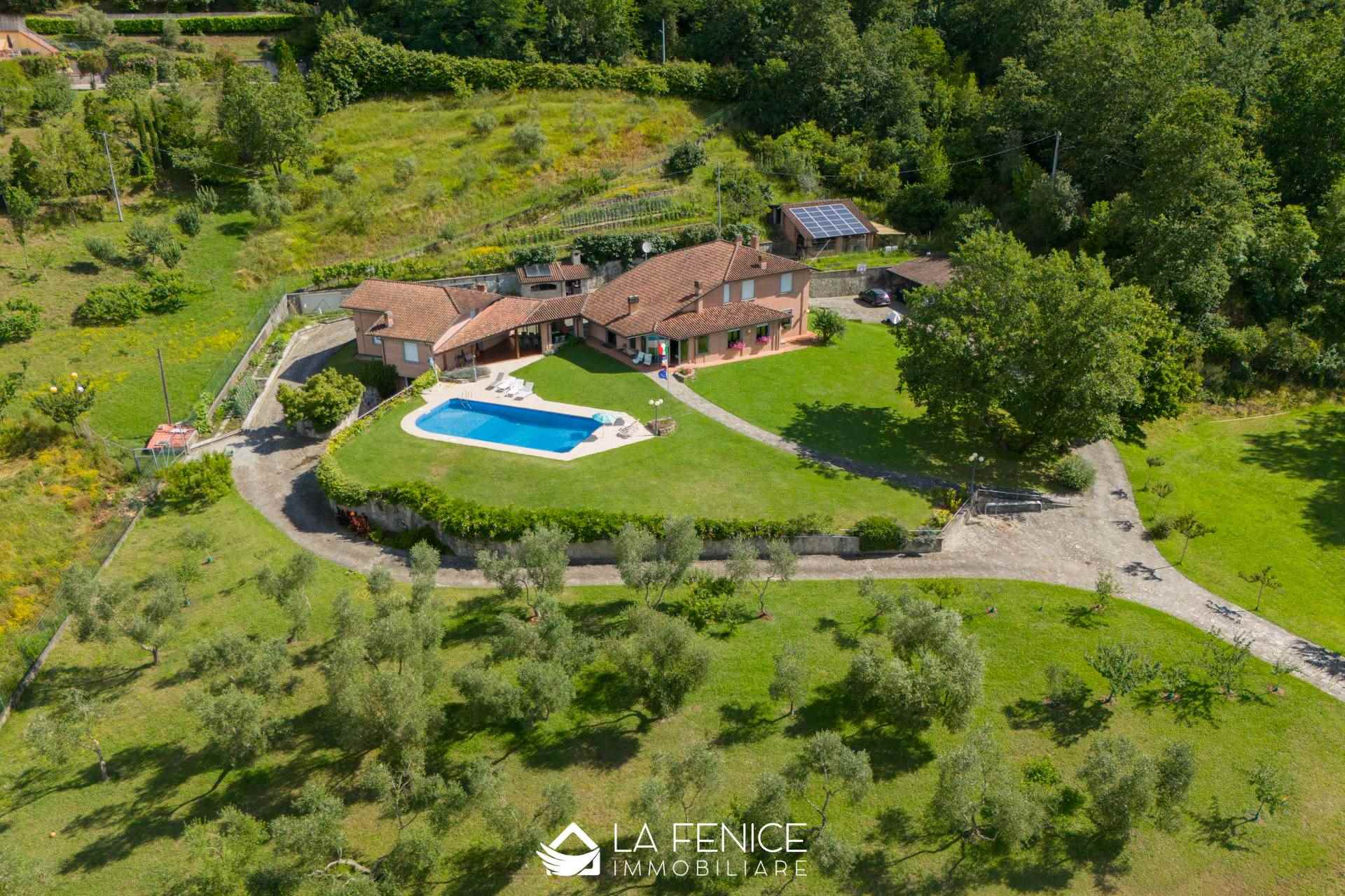 Villa a Beverino con 9 locali di 376 m2 - Foto