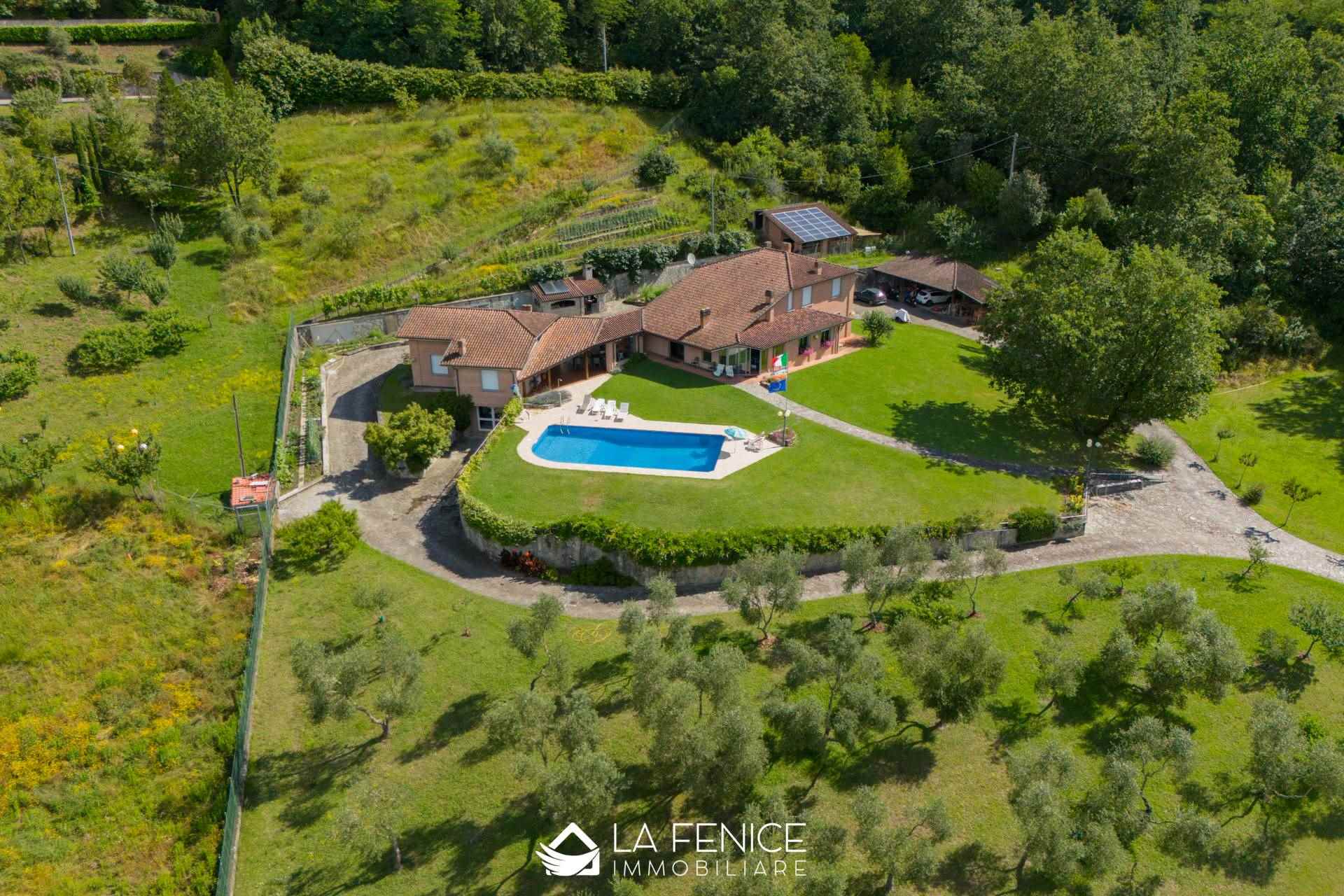 Villa a Beverino con 9 locali di 376 m2 - Foto