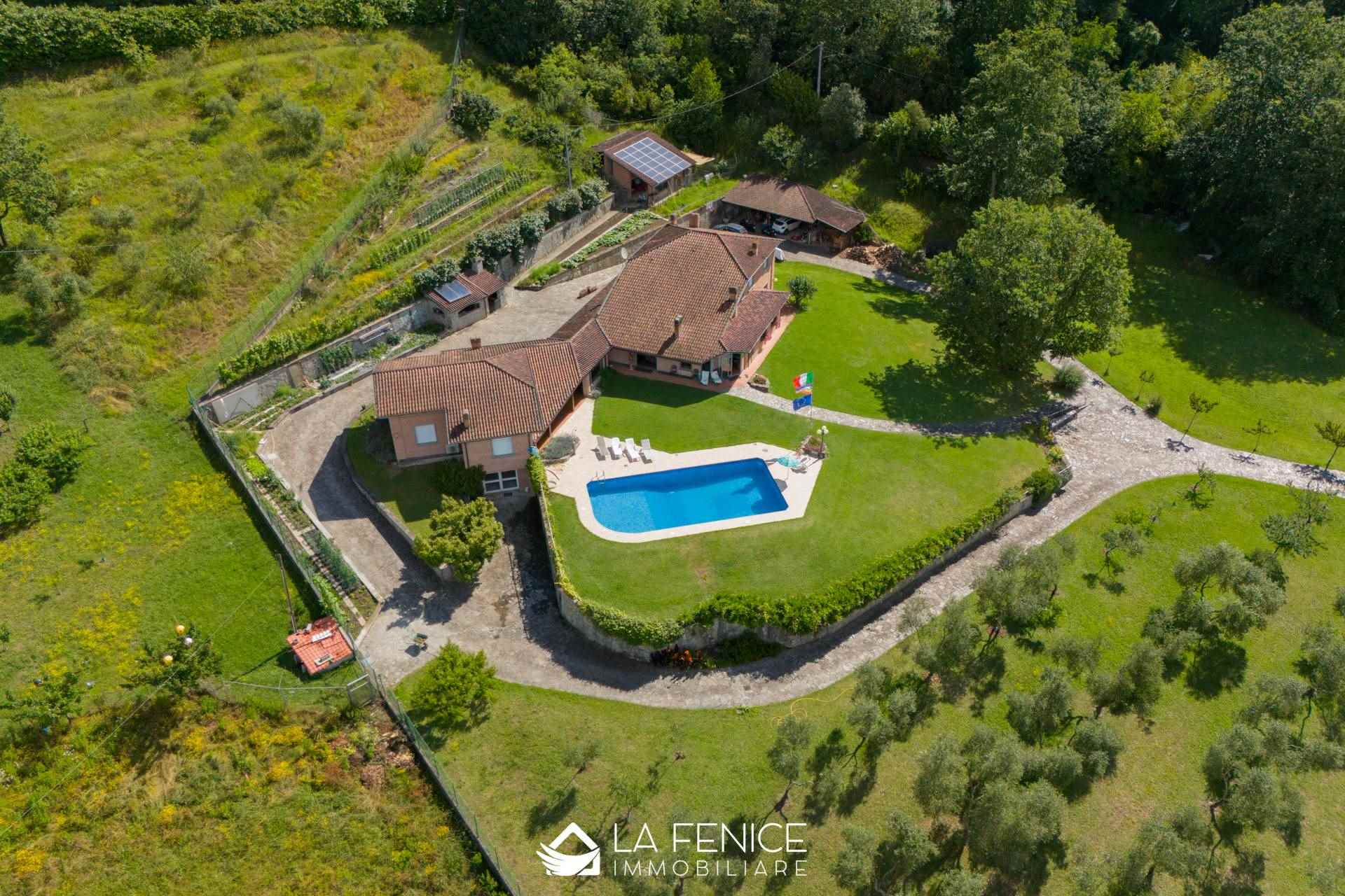 Villa a Beverino con 9 locali di 376 m2 - Foto