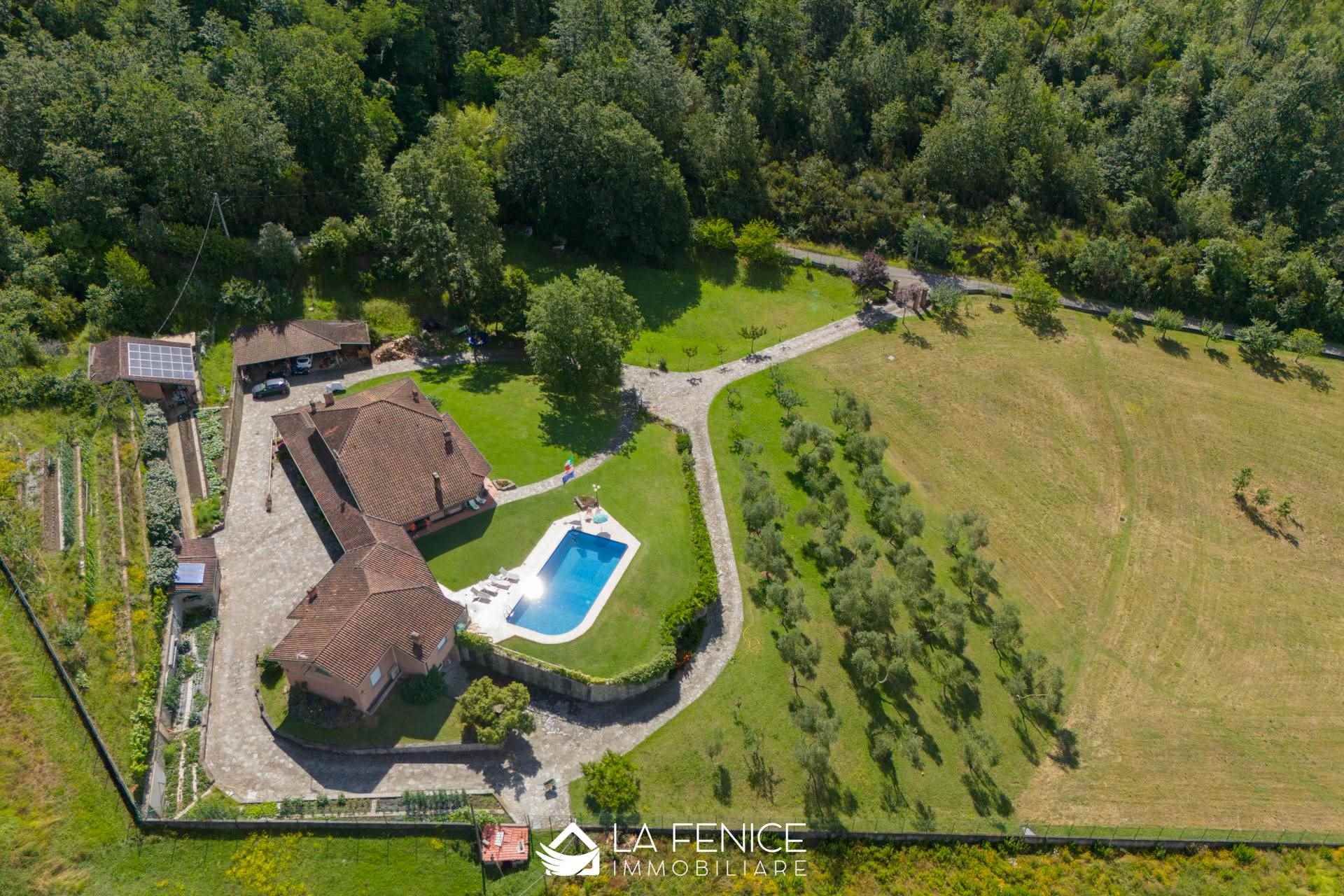 Villa a Beverino con 9 locali di 376 m2 - Foto