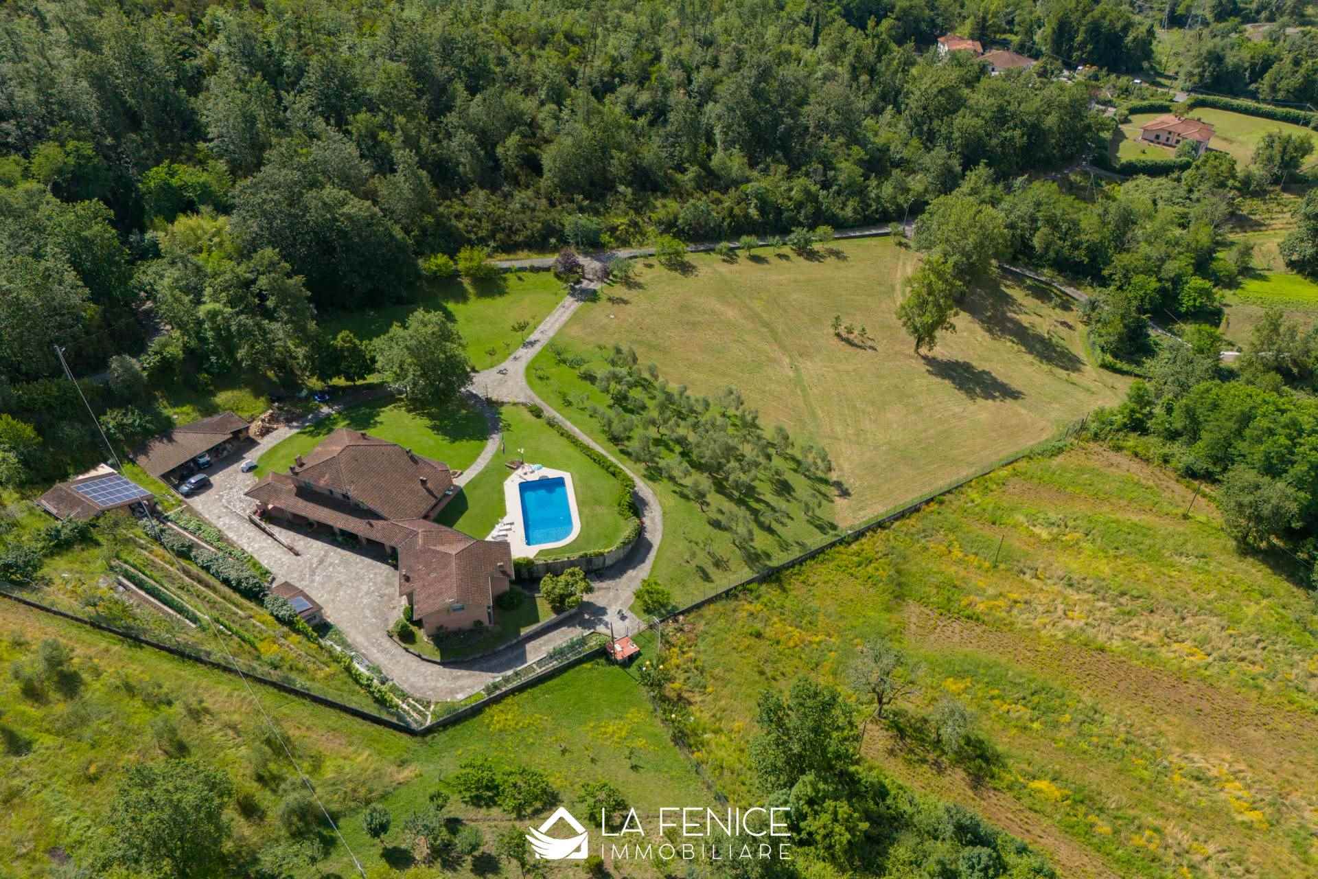 Villa a Beverino con 9 locali di 376 m2 - Foto