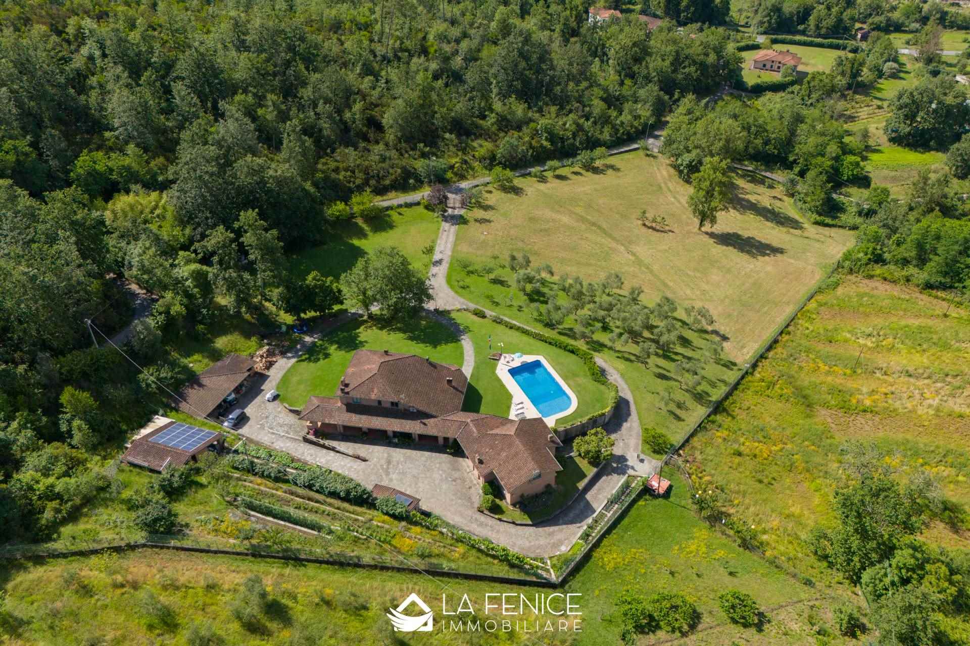 Villa a Beverino con 9 locali di 376 m2 - Foto