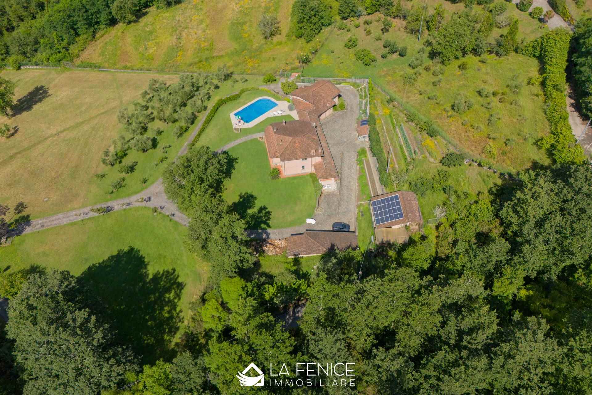 Villa a Beverino con 9 locali di 376 m2 - Foto