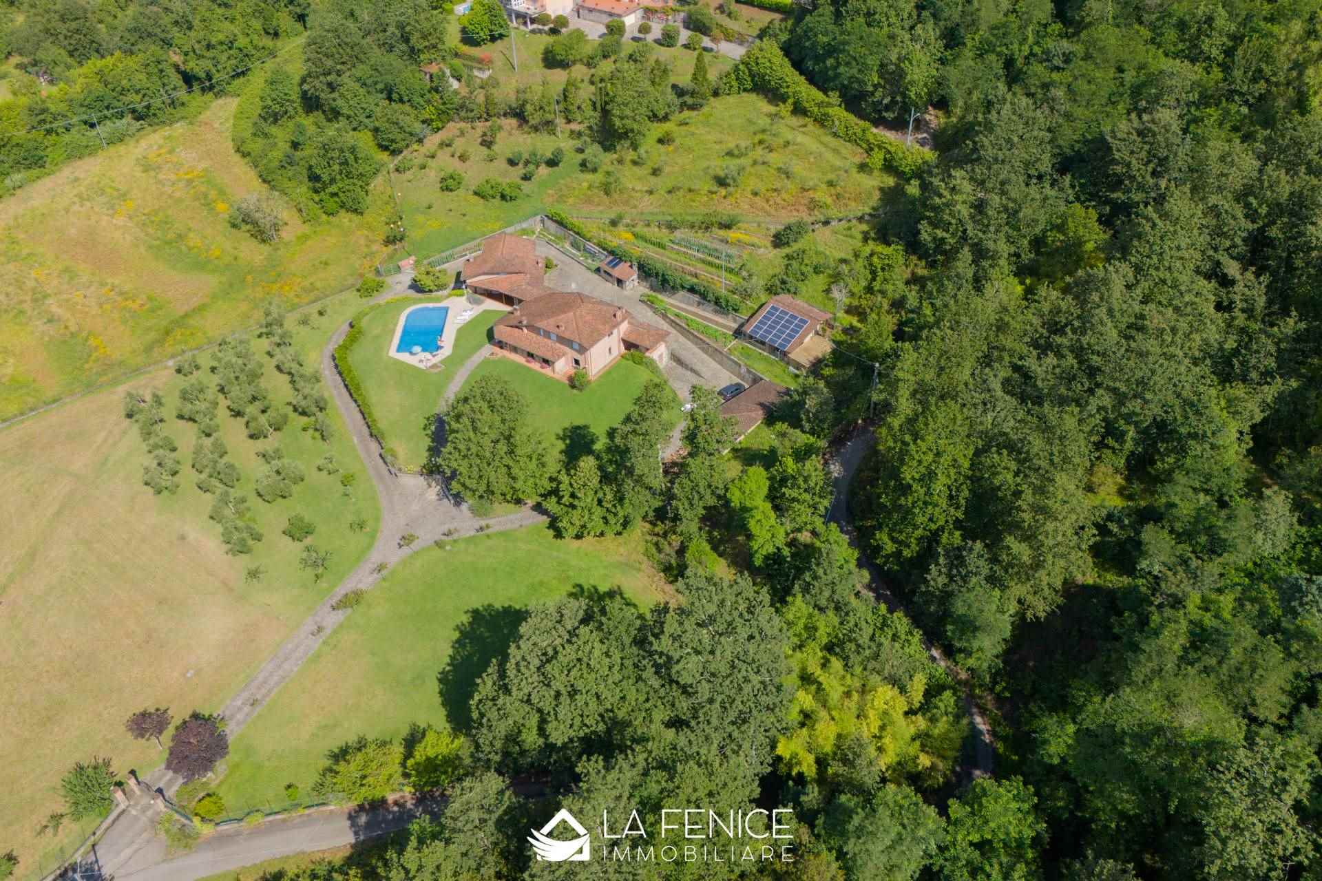 Villa a Beverino con 9 locali di 376 m2 - Foto