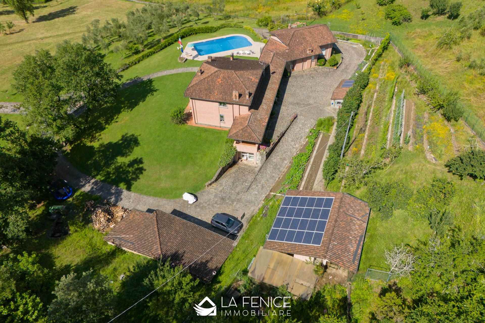 Villa a Beverino con 9 locali di 376 m2 - Foto